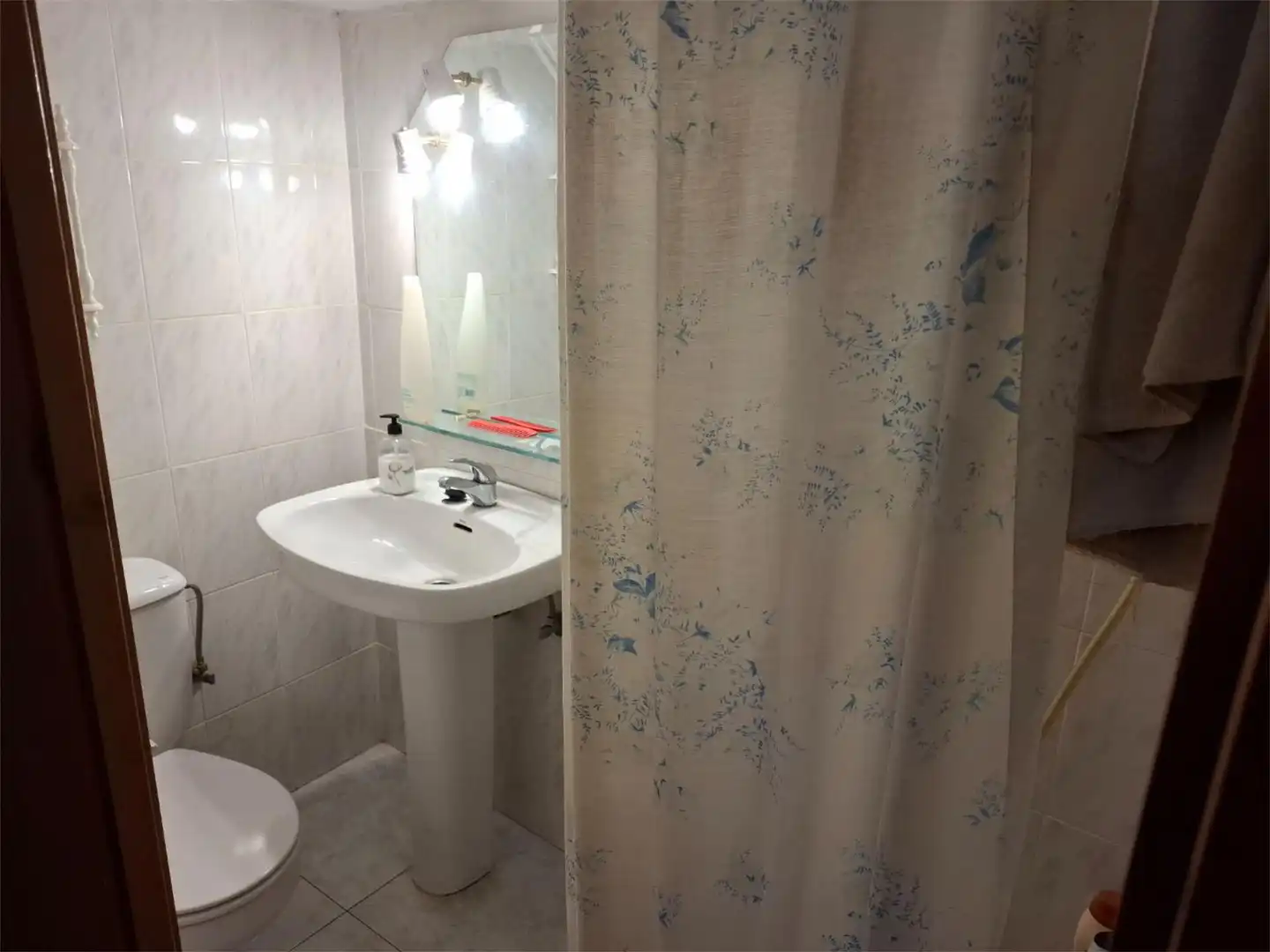 Room in Calle Castilla, 7, El Carbayedo - El Quirinal Room in Calle Castilla, 7, El Carbayedo - El Quirinal