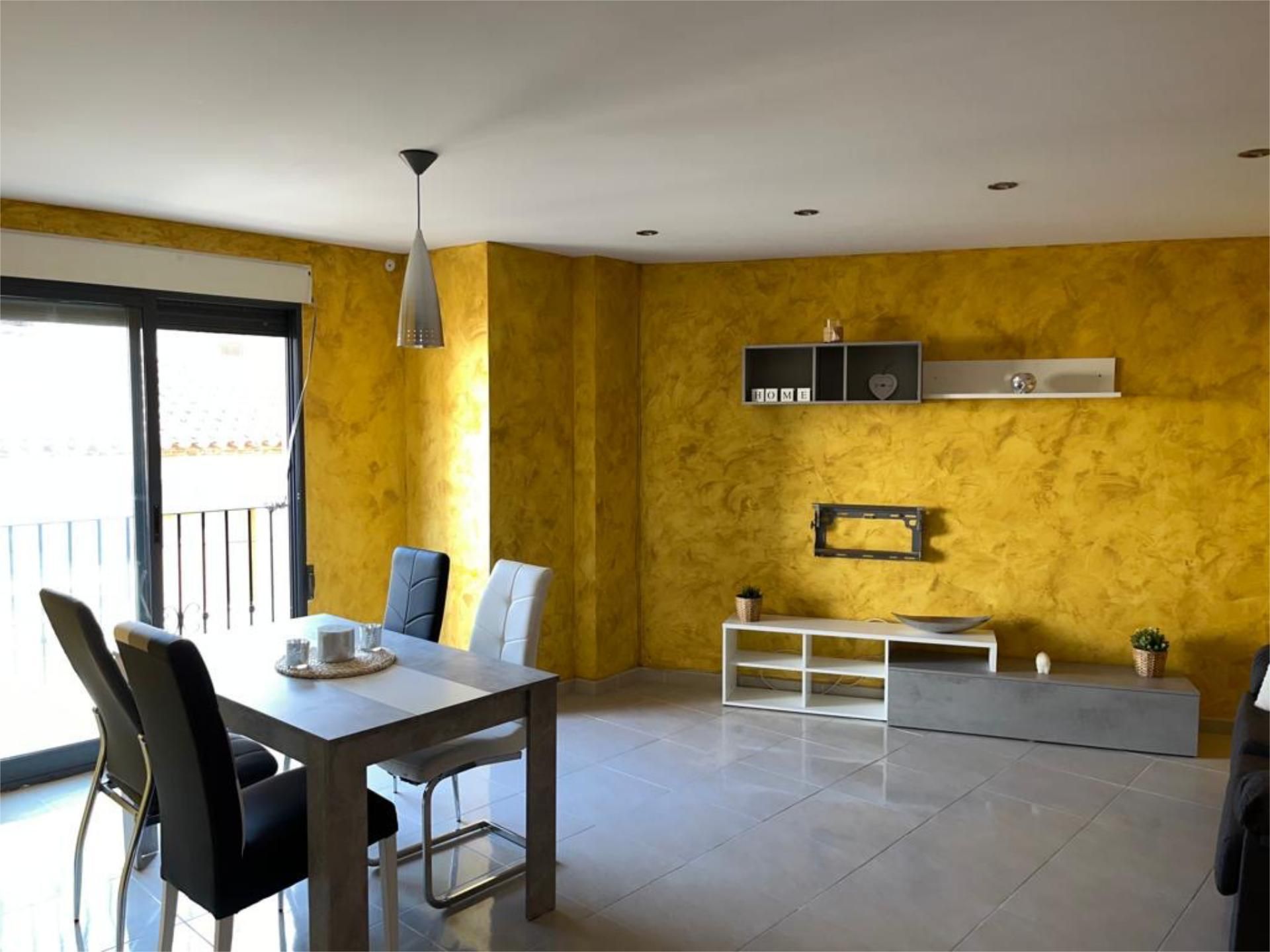 Living room of Flat to rent in Tales  with Storage room