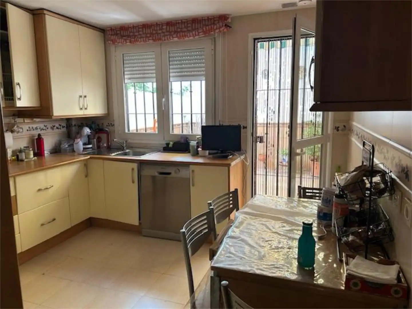 Detached homes for sale in Torre de la Barba, 6, Cervantes Kitchen of Detached homes for sale in Granada with Air Conditioner, Heating and Parquet flooring