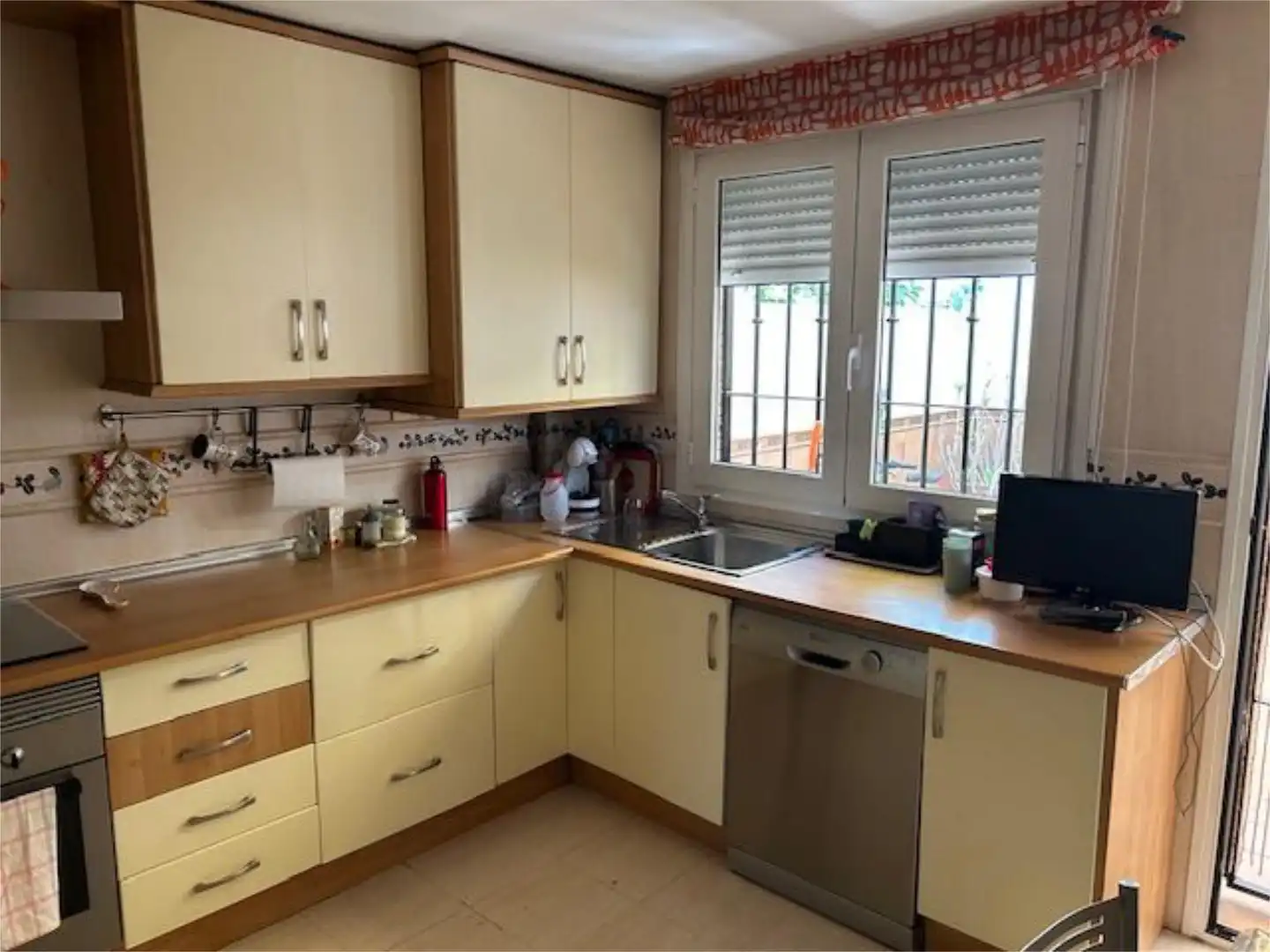 Detached homes for sale in Torre de la Barba, 6, Cervantes Kitchen of Detached homes for sale in Granada with Air Conditioner, Heating and Parquet flooring