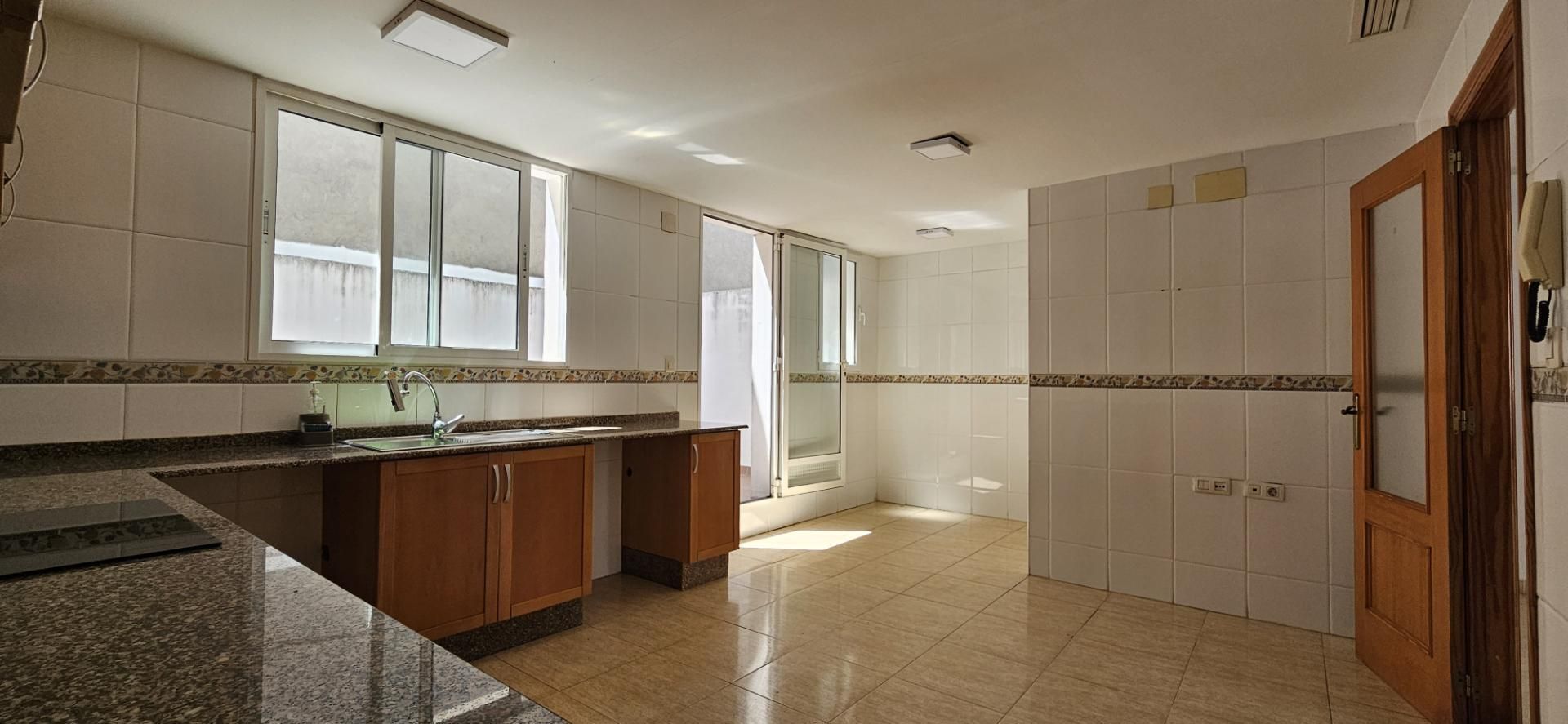 Single-family semi-detached for sale in Carrer de Juan Abargues, 7, Real de Gandia Kitchen of Single-family semi-detached for sale in Real de Gandia with Balcony