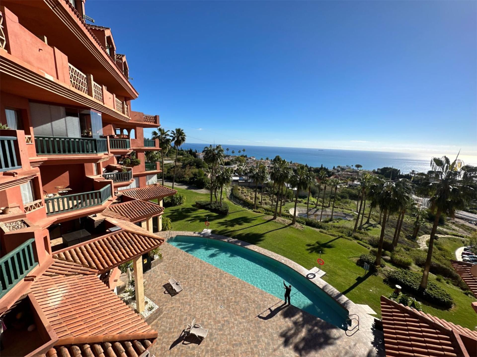 Vista exterior de Apartament en venda en Benalmádena amb Aire condicionat, Terrassa i Traster