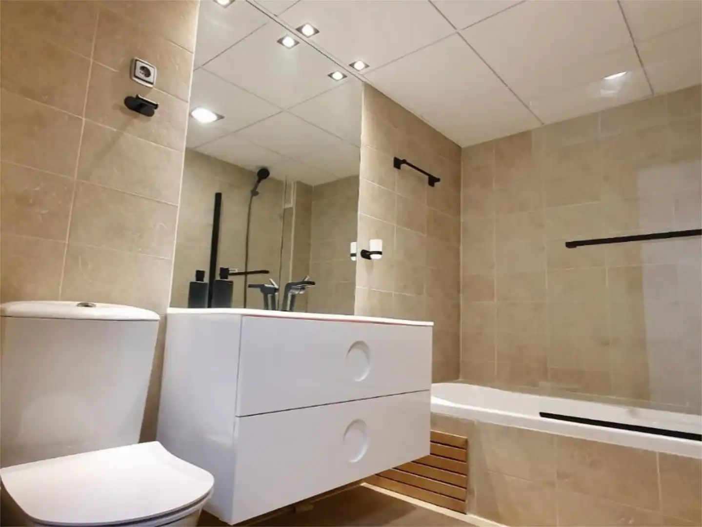 Apartament en venda a Avenida Retamar, 73, La Capellanía - El Higuerón Bany de Apartament en venda en Benalmádena amb Aire condicionat, Terrassa i Piscina