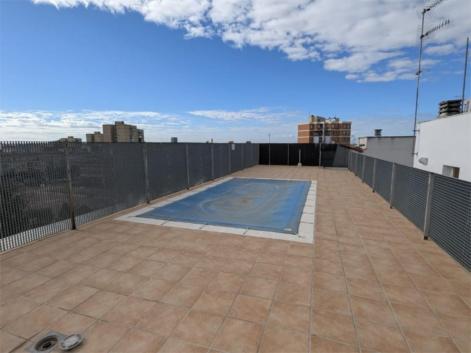 Flat for sale in Calle Hernando de Soto, 14, La Estación Swimming pool of Flat for sale in Badajoz Capital with Air Conditioner and Swimming Pool