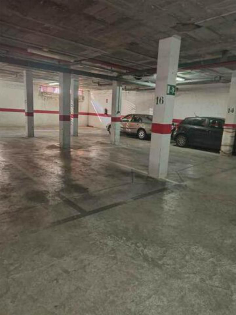 Garatge de lloguer a Centro - Doña Mercedes Aparcament de Garatge de lloguer en Dos Hermanas