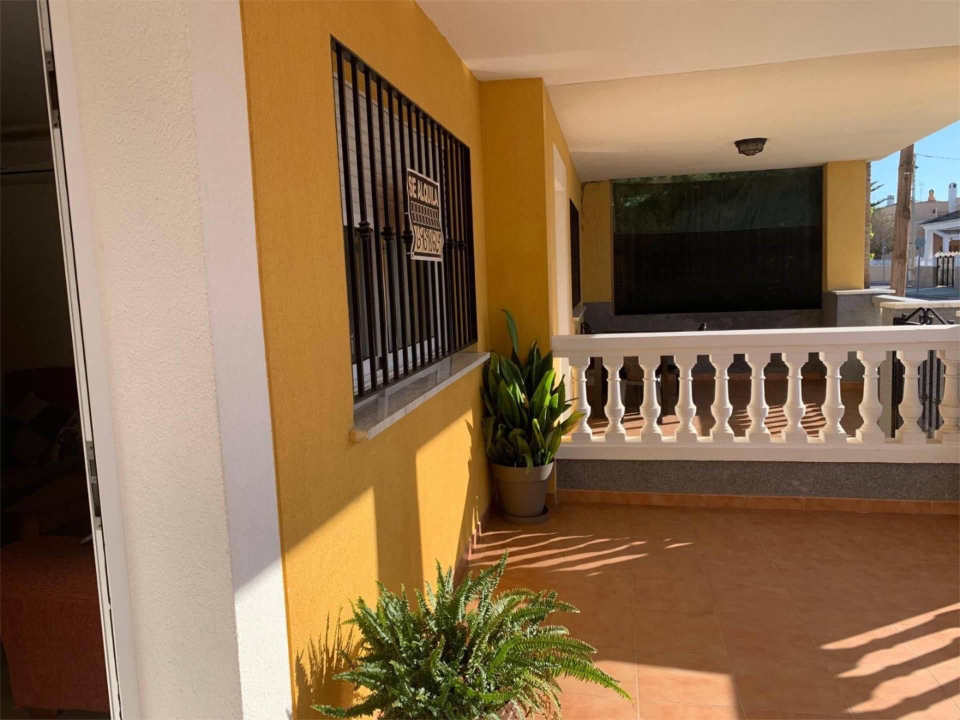 Casa adosada de lloguer en Almenara