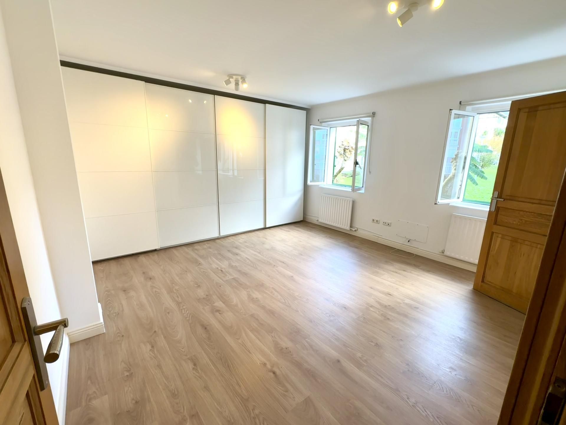 Bedroom of Flat for sale in Donostia - San Sebastián   with Heating, Parquet flooring and Storage room
