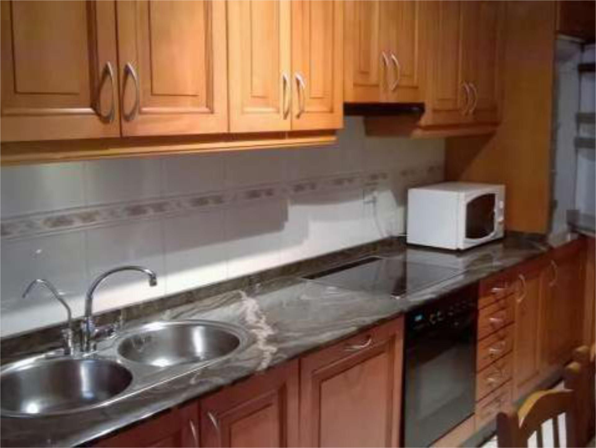 Cuina de Pis de lloguer en Ourense Capital  amb Balcó