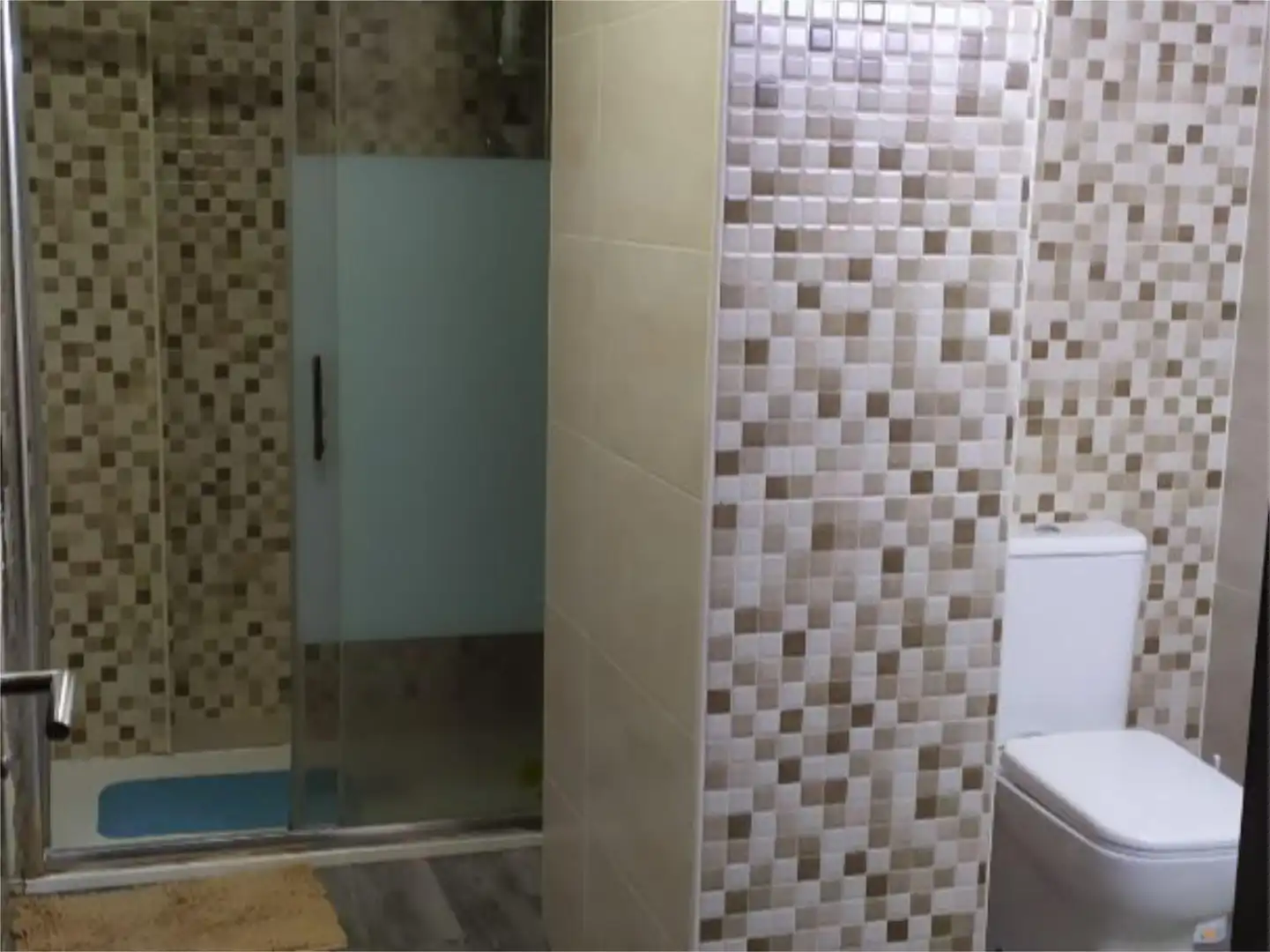 Wohnung zur Miete in Carretera de Llíria, 112, Zona Concordia Badezimmer von Wohnung zur Miete in Burjassot mit Klimaanlage, Schwimmbad und Möbliert