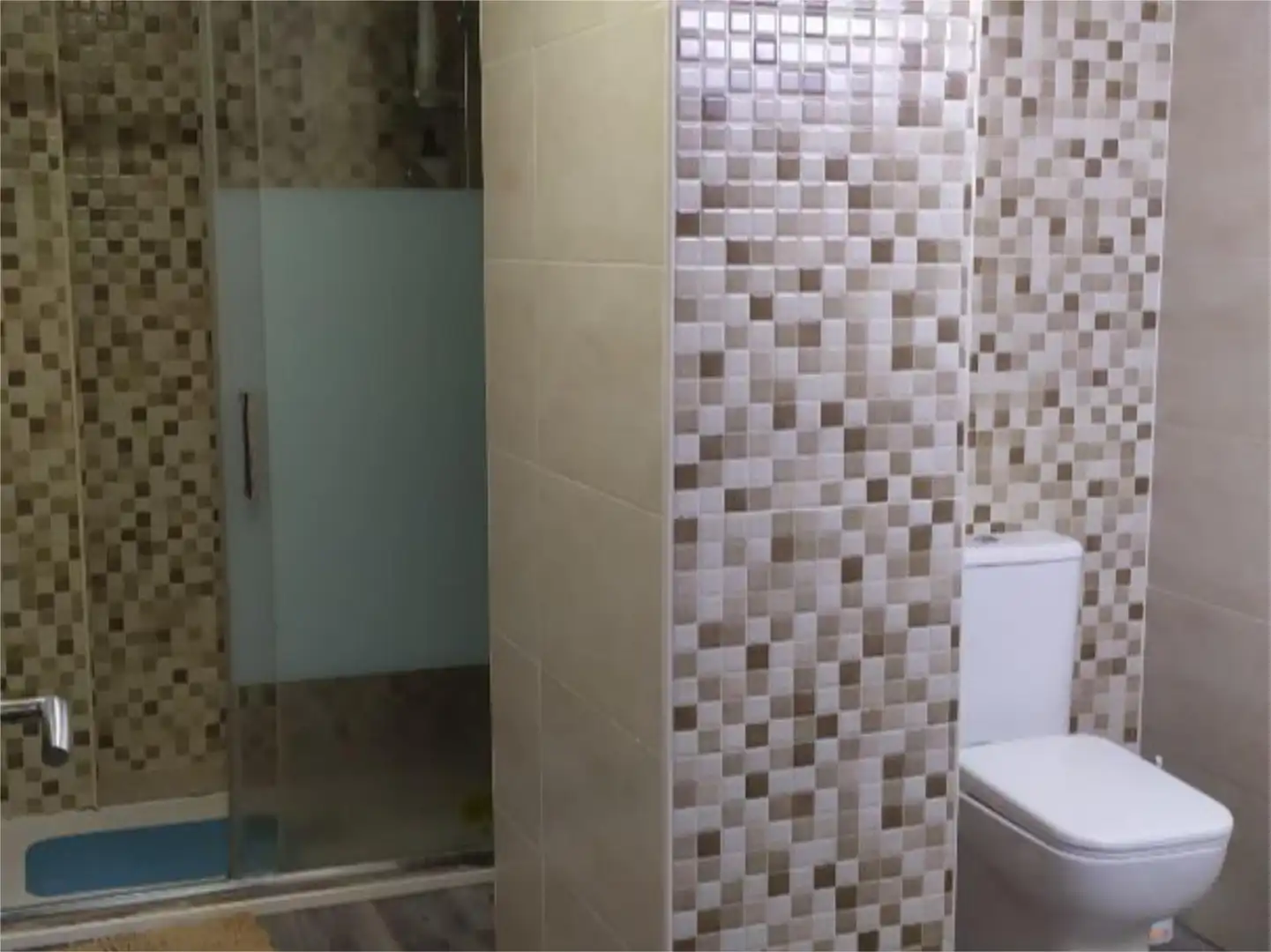 Wohnung zur Miete in Carretera de Llíria, 112, Zona Concordia Badezimmer von Wohnung zur Miete in Burjassot mit Klimaanlage, Schwimmbad und Möbliert