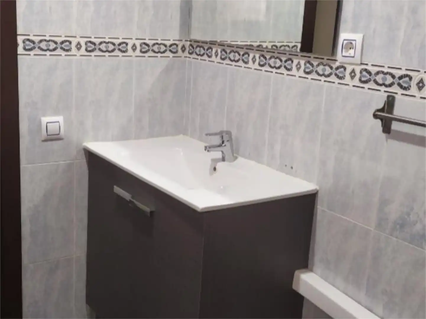 Wohnung zur Miete in Carretera de Llíria, 112, Zona Concordia Badezimmer von Wohnung zur Miete in Burjassot mit Klimaanlage, Schwimmbad und Möbliert