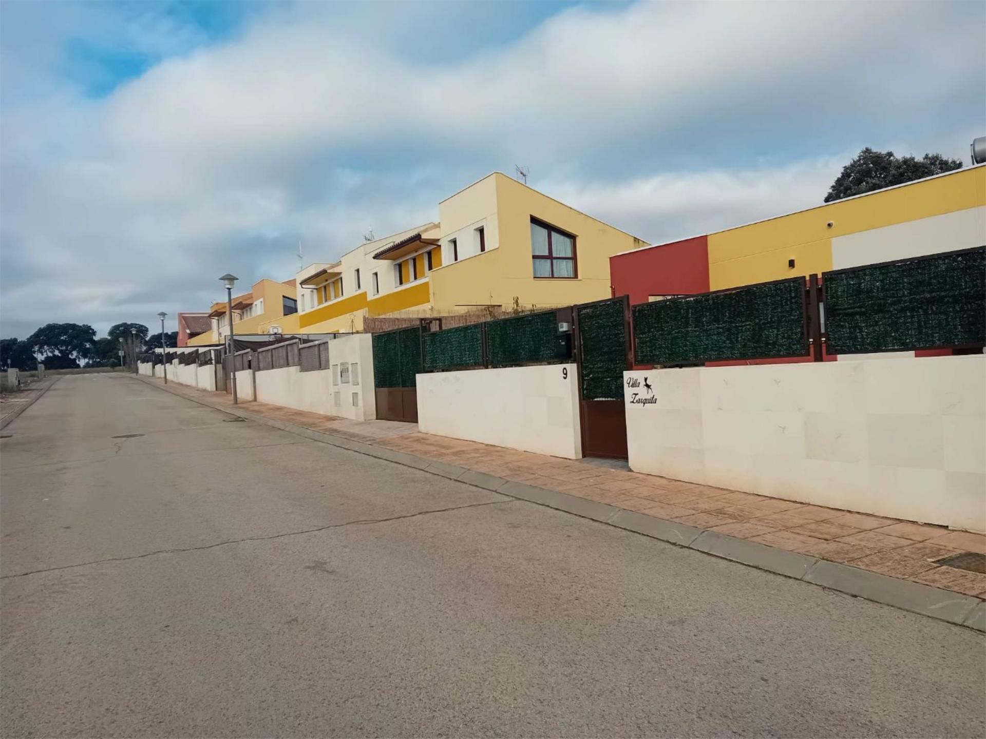 Vista exterior de Casa adosada en venta en Chiloeches con Jardín privado y Terraza