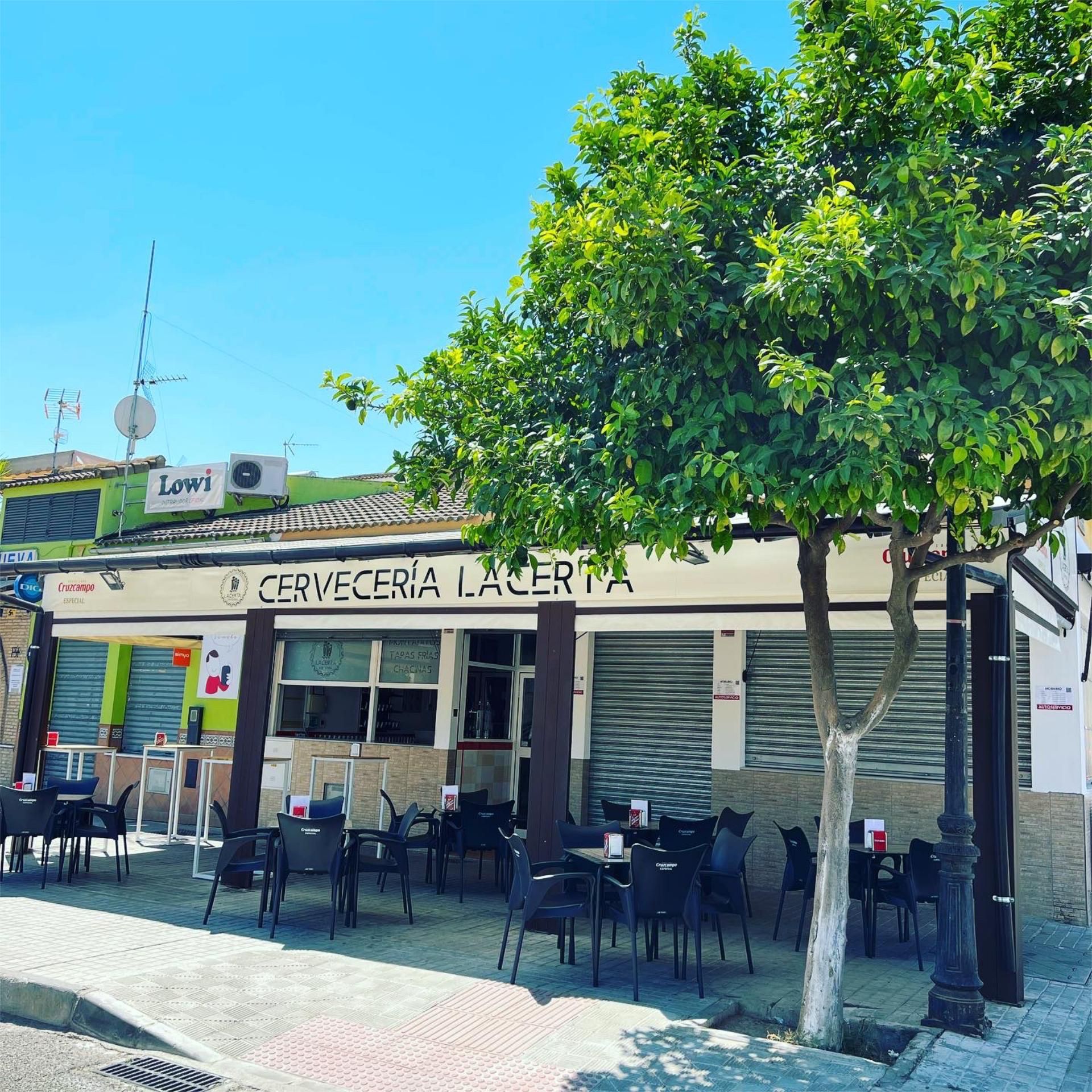 Premises for sale in Avenida de la Virgen del Rocío, 127, Santiponce Premises for sale in Santiponce with Air Conditioner