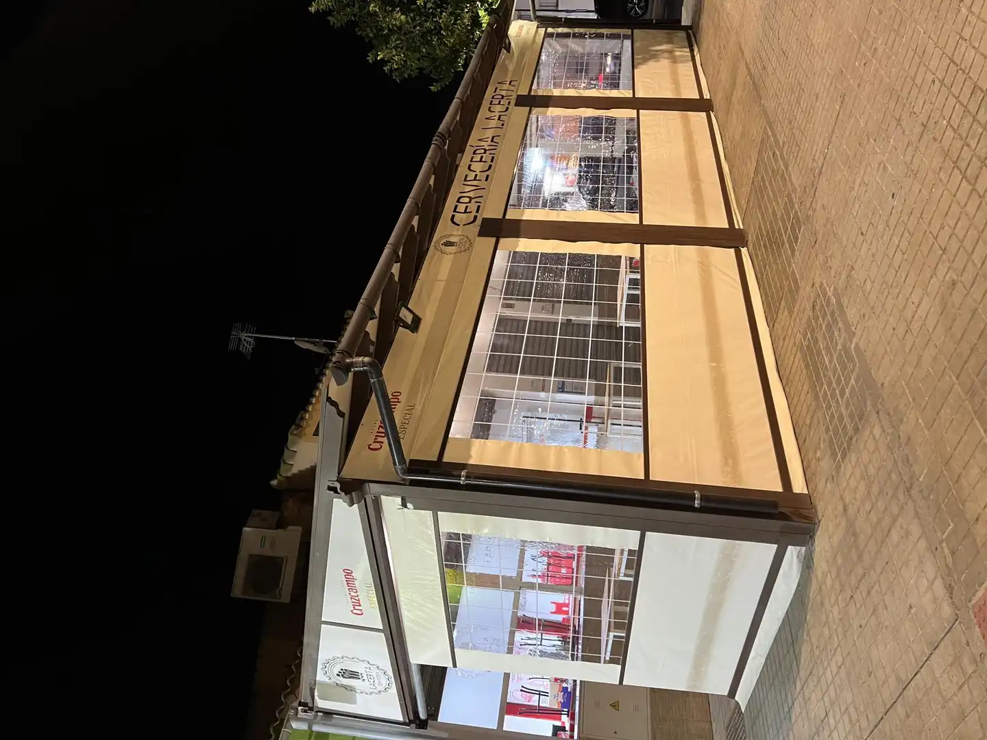 Vista exterior de Local en venda en Santiponce amb Aire condicionat
