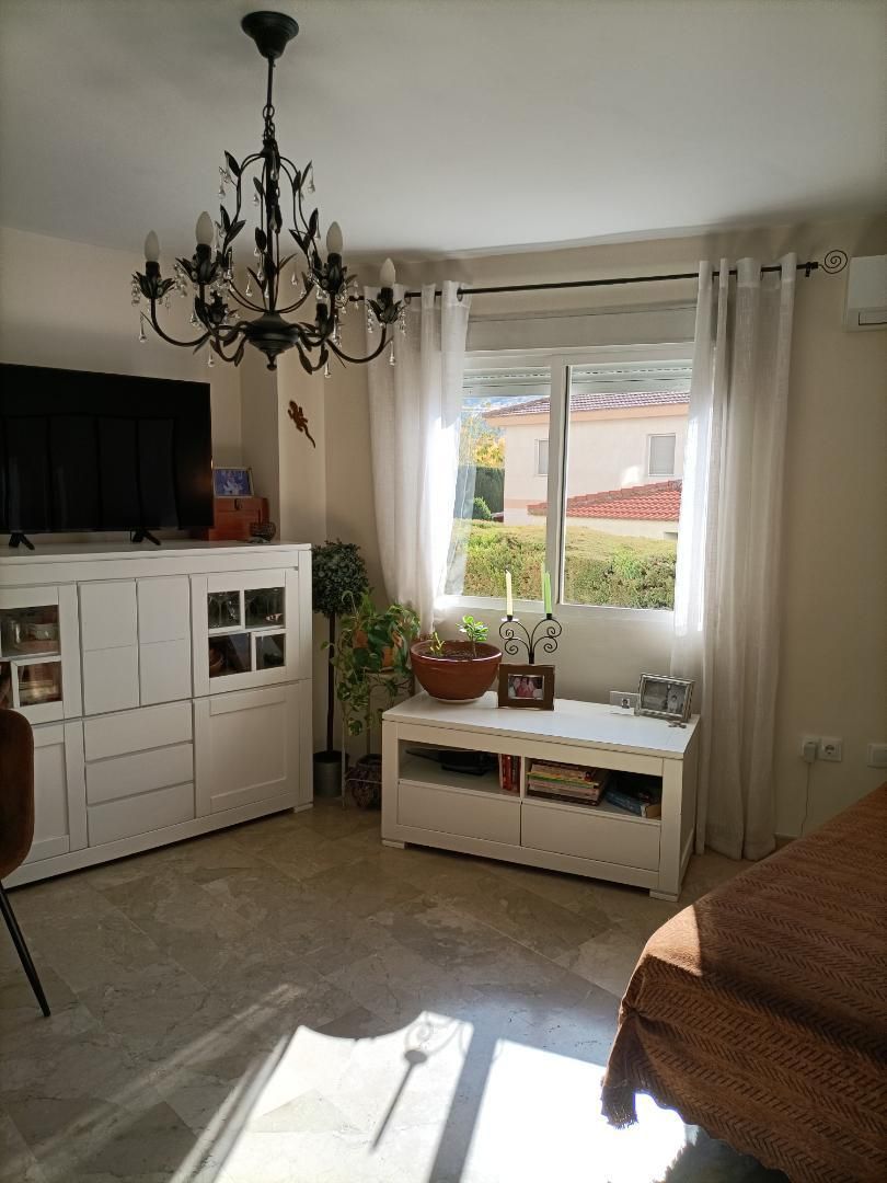 Pis de lloguer a Calle Cortijo de las Angustias, 4, Cenes de la Vega Sala d'estar de Pis de lloguer en Cenes de la Vega amb Aire condicionat, Calefacció i Moblat