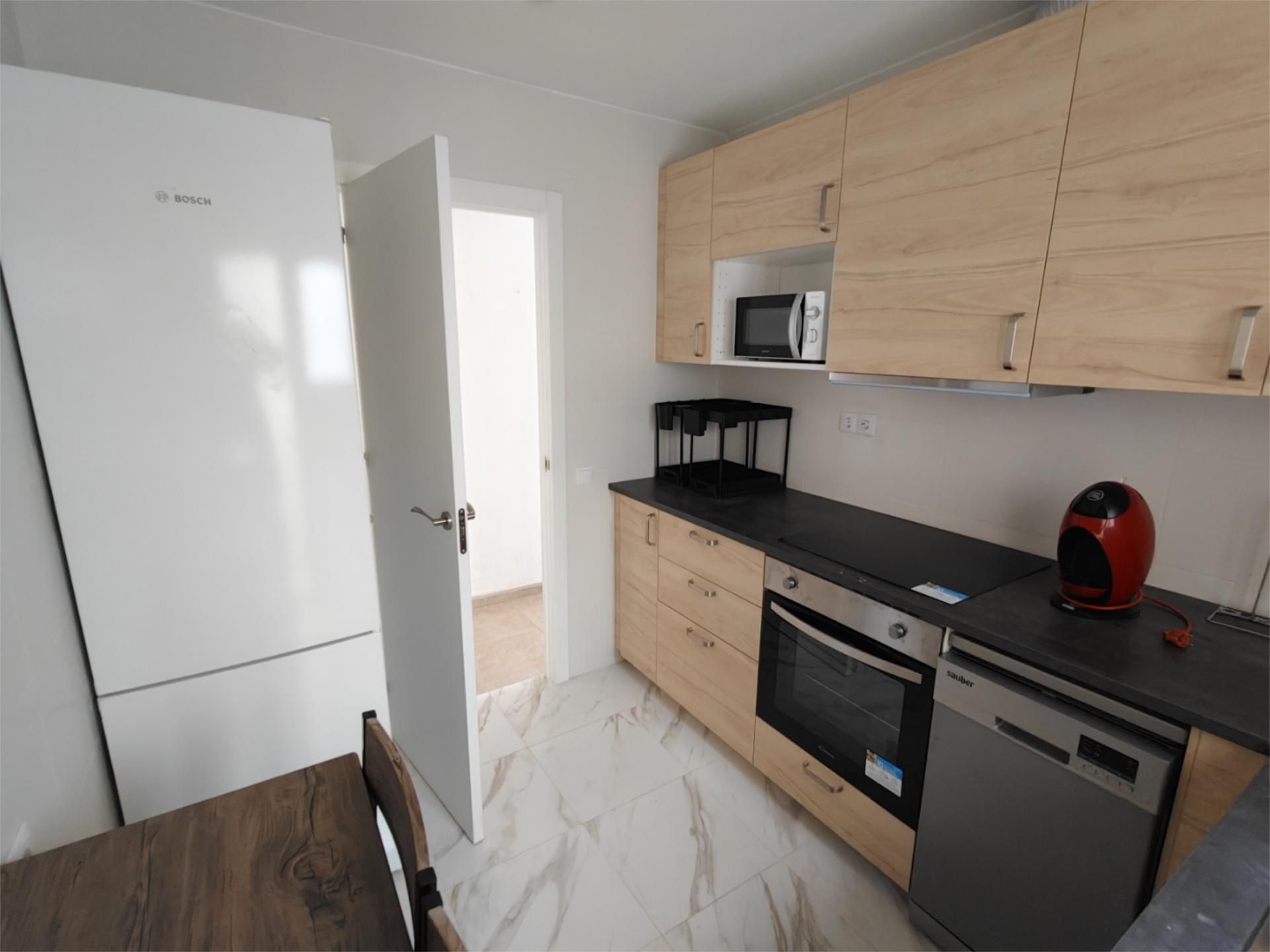 Flat to share in Carrer de Sant Antoni Maria Claret, 8, Llevant Kitchen of Flat to share in Reus with Furnished, Oven and Washing machine