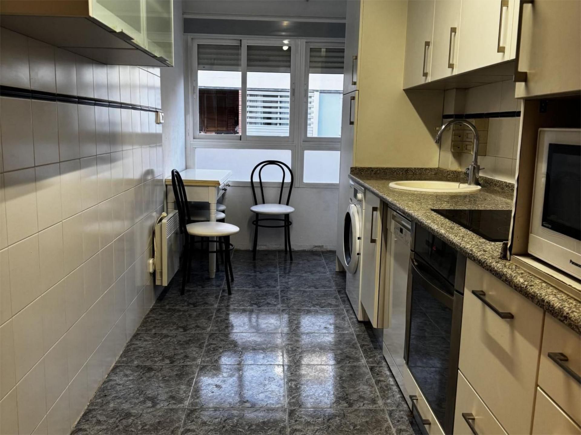 Kitchen of Flat for sale in  Zaragoza Capital  with Air Conditioner, Heating and Parquet flooring