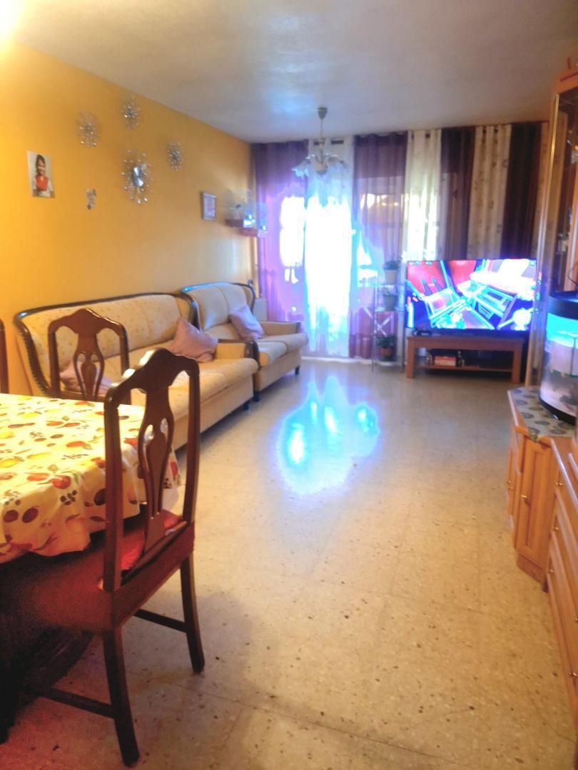 Pis en venda a Calle Ancares, 5, Parque Alameda - Paula López Sala d'estar de Pis en venda en Valladolid Capital amb Terrassa i Aparcament comunitari