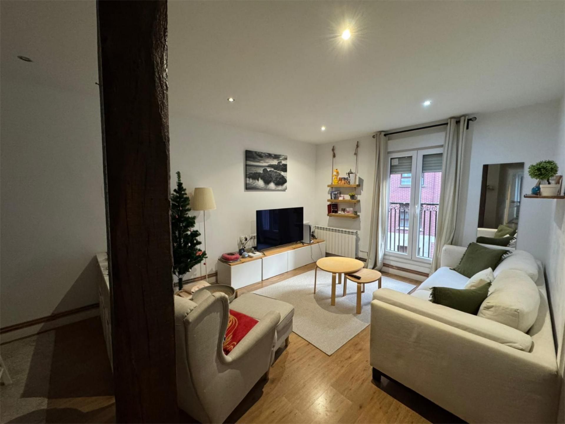 Sala d'estar de Pis en venda en Bilbao  amb Balcó