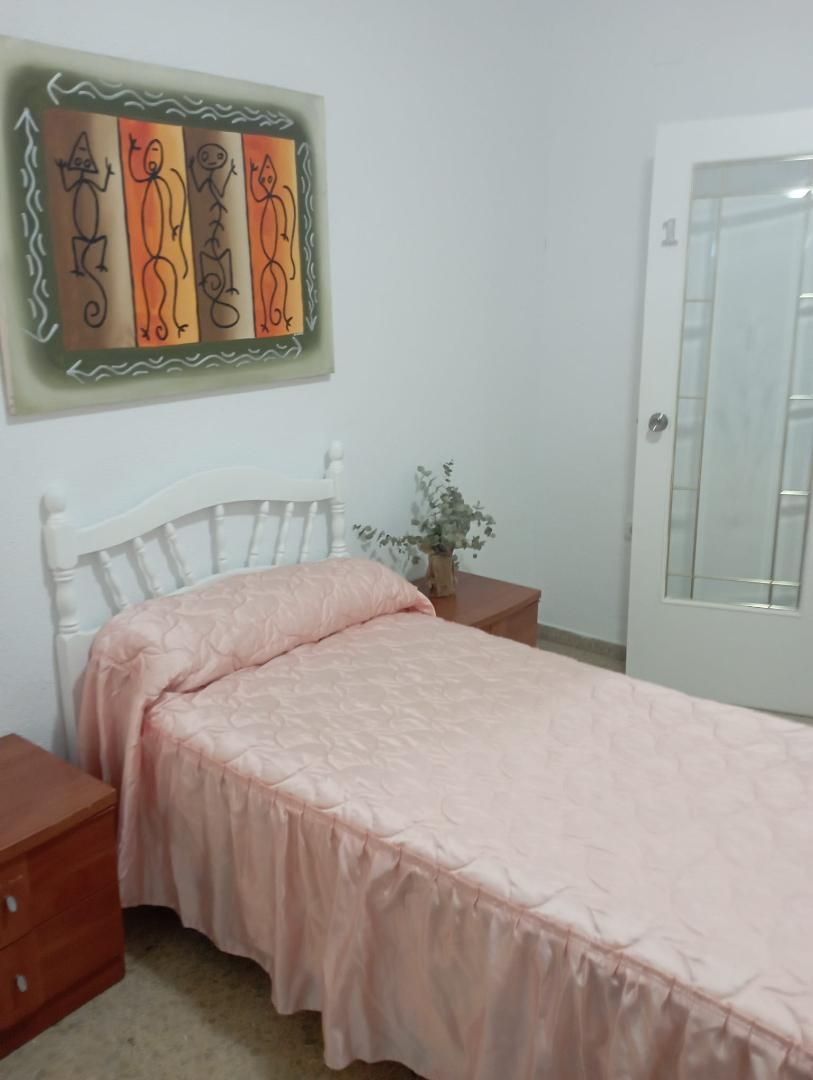 Flat to share in Carrer de Trafalgar, 53, Alquerieta Bedroom of Flat to share in Alzira with Furnished, Oven and Washing machine