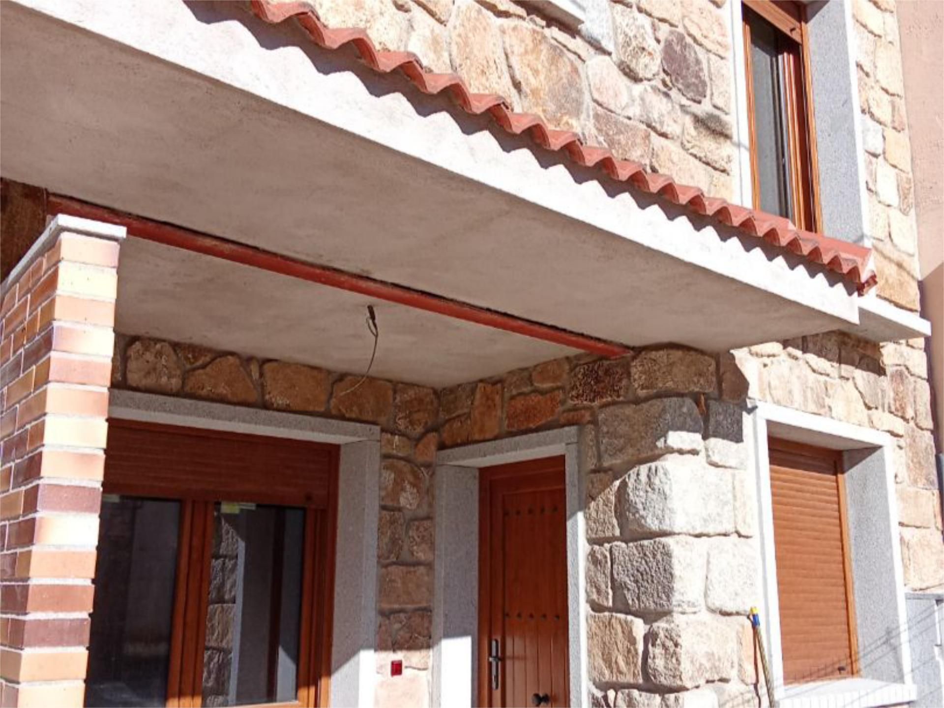 Exterior view of Single-family semi-detached for sale in Santa María de la Alameda  with Heating and Balcony