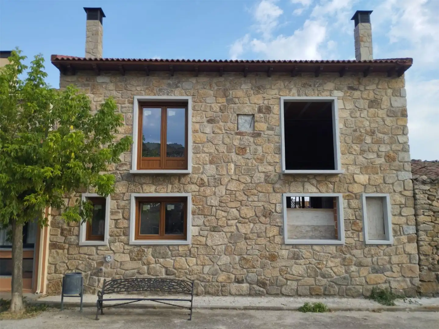 Vista exterior de Casa adosada en venda en Santa María de la Alameda amb Calefacció i Balcó