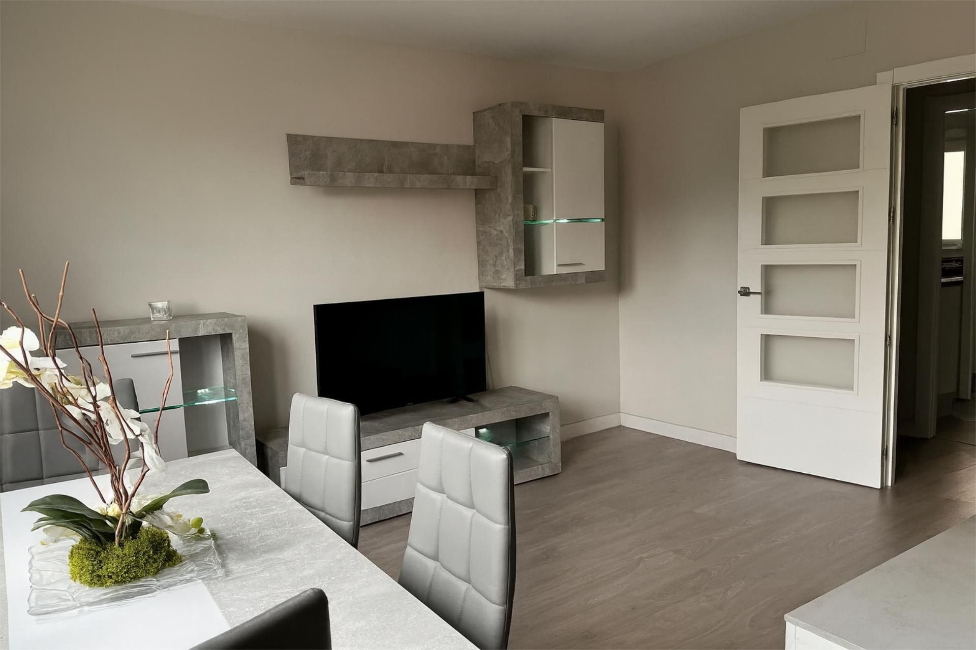 Pis de lloguer a Calle Santiago, 26, Nueva Andalucía Sala d'estar de Pis de lloguer en Almería Capital amb Aire condicionat, Calefacció i Parquet