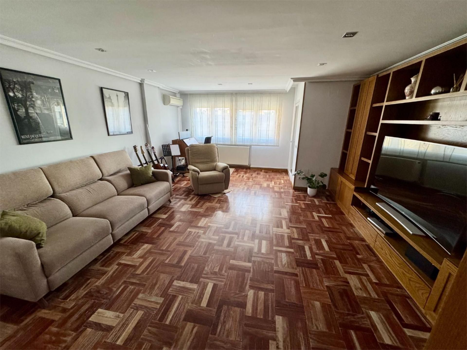 Sala d'estar de Pis de lloguer en  Madrid Capital amb Aire condicionat, Calefacció i Jardí privat