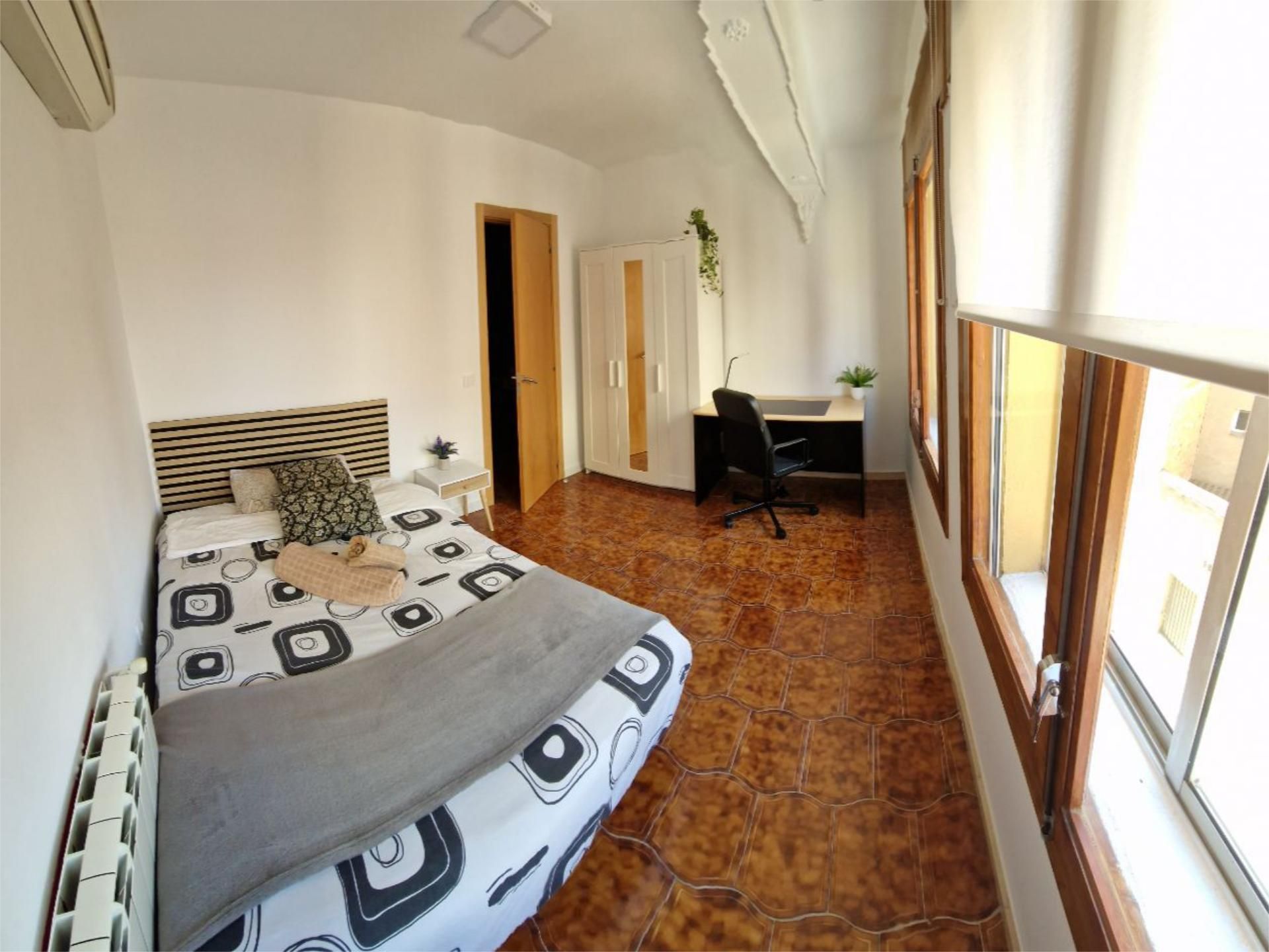 Bedroom of Flat to share in  Lleida Capital  with Air Conditioner, Heating and Terrace