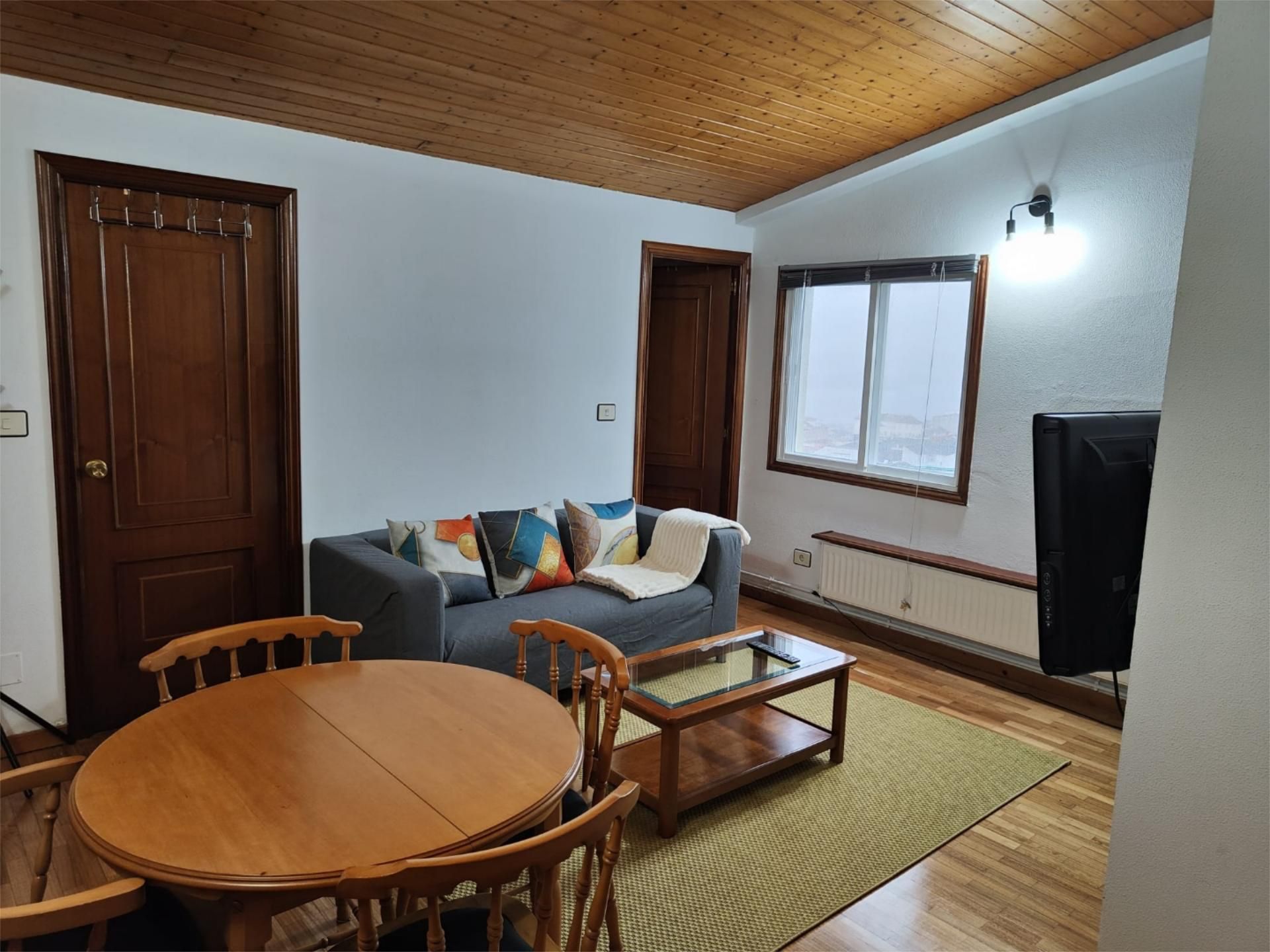 Living room of Flat to rent in Ferrol  with Heating, Parquet flooring and Furnished