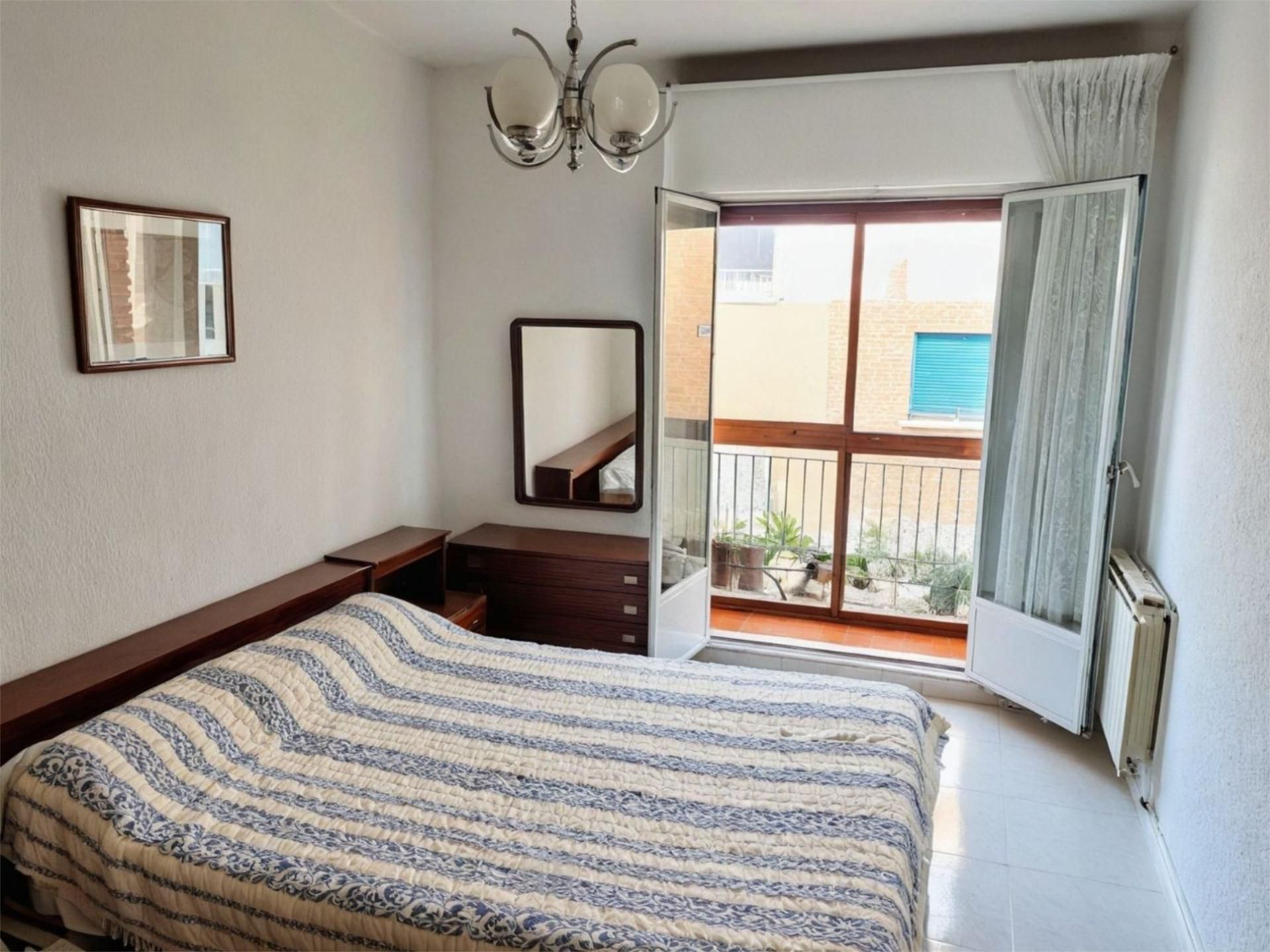 Pis en venda a Calle de Eugenio, 5, Almenara -Ventilla Dormitori de Pis en venda en Madrid Capital amb Aparcament comunitari i Balcó