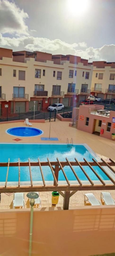 Single-family semi-detached to rent in Avenida Central, 12, Caleta de Fuste Swimming pool of Single-family semi-detached to rent in Antigua with Private garden, Terrace and Swimming Pool