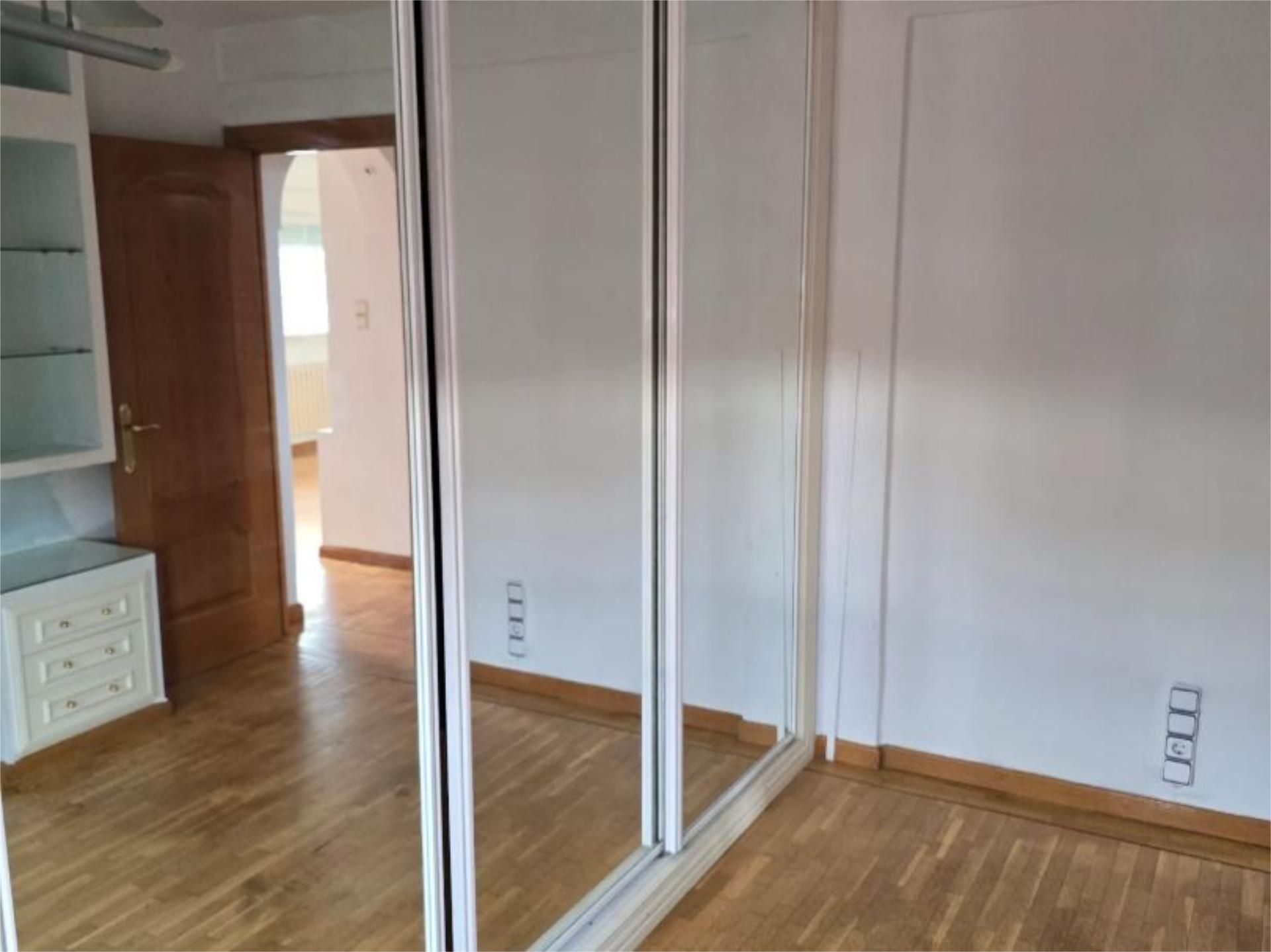 Bedroom of Flat for sale in  Zaragoza Capital  with Air Conditioner, Heating and Parquet flooring