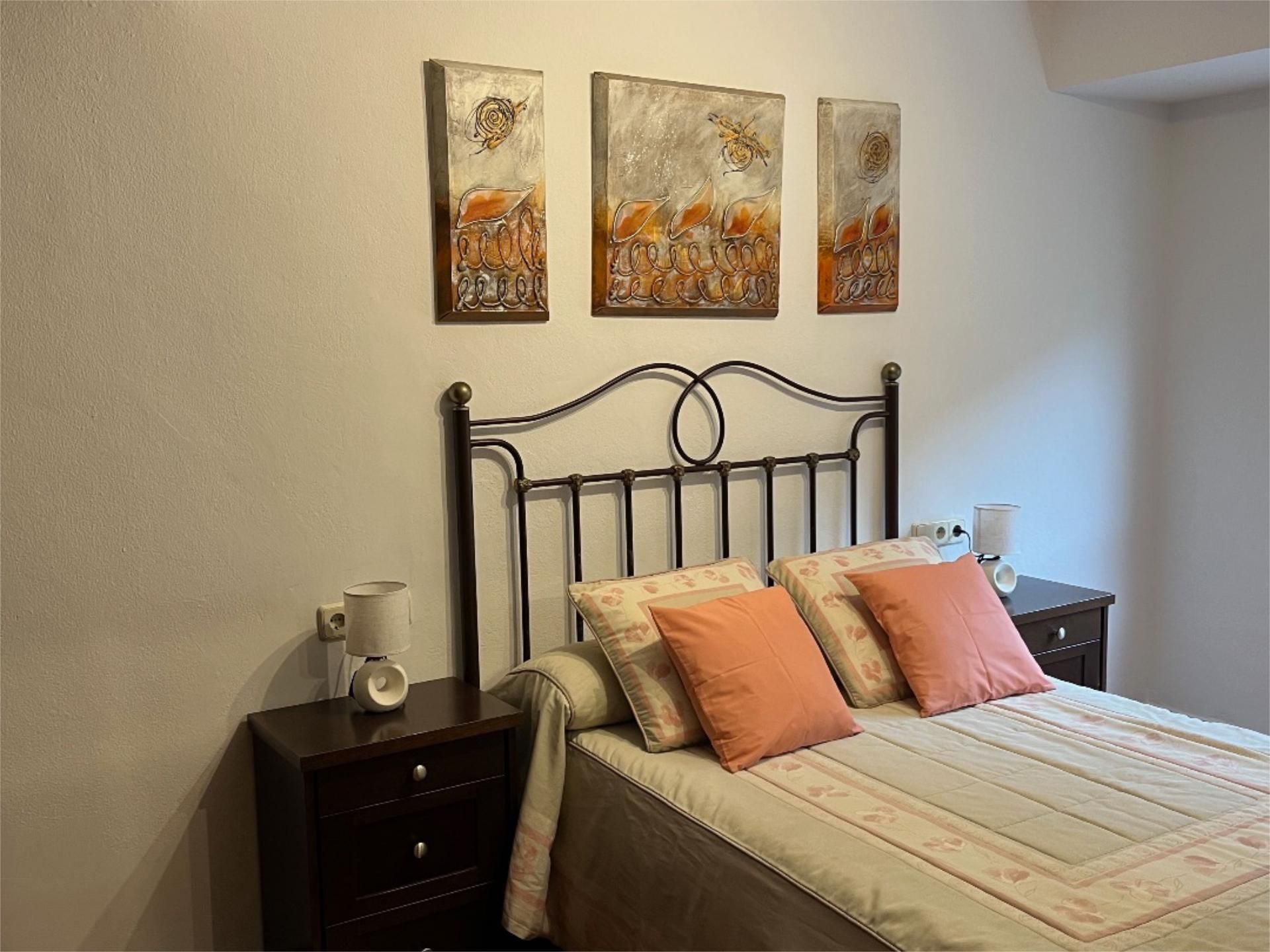 Dormitori de Pis de lloguer en Cangas del Narcea amb Calefacció i Moblat