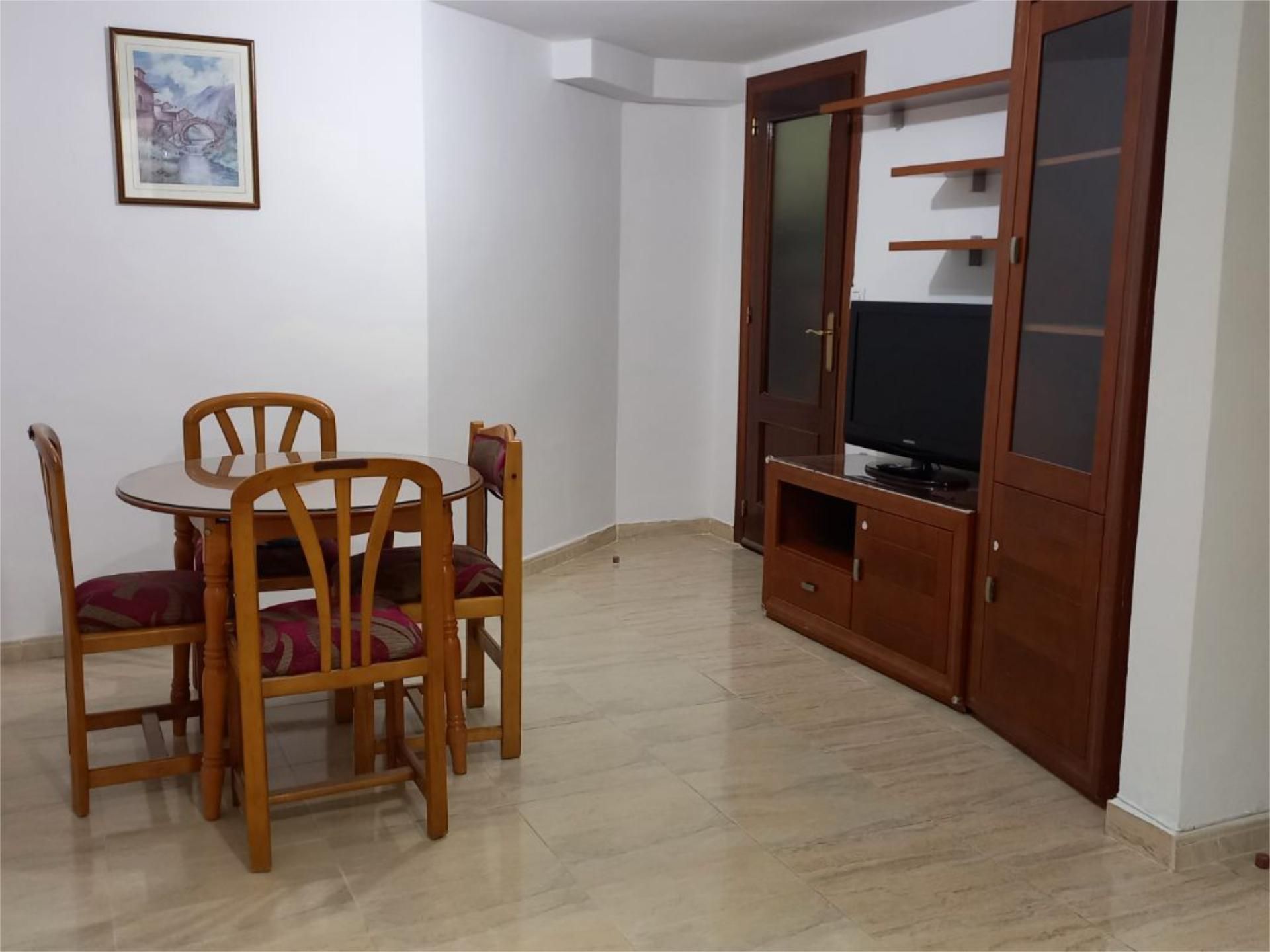 Pis en venda a Calle Jacinto Higueras, Peñamefecit - Avda Barcelona Sala d'estar de Pis en venda en Jaén Capital amb Aire condicionat