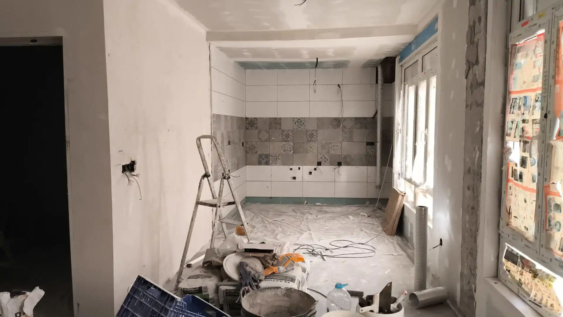 Flat for sale in Carrer la Plana, 41, Avenida de Abril - 9 de Octubre Kitchen of Flat for sale in Sagunto / Sagunt with Air Conditioner, Oven and Microwave