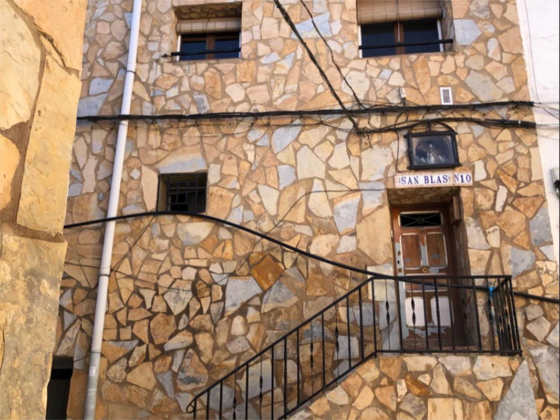 Vista exterior de Casa adosada en venda en Autol amb Balcó