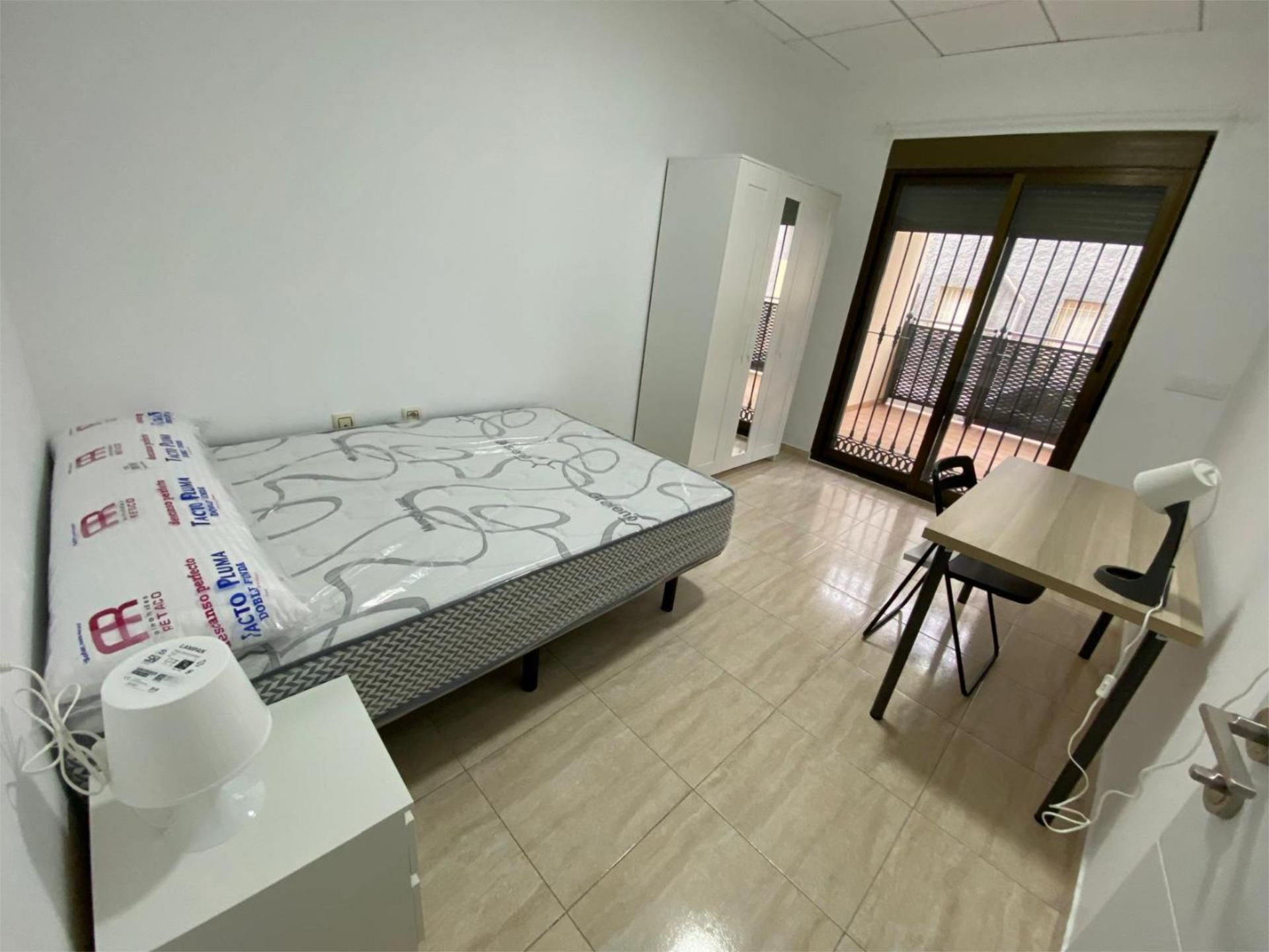 Dormitori de Pis per a compartir en Orihuela amb Jardí privat, Terrassa i Moblat