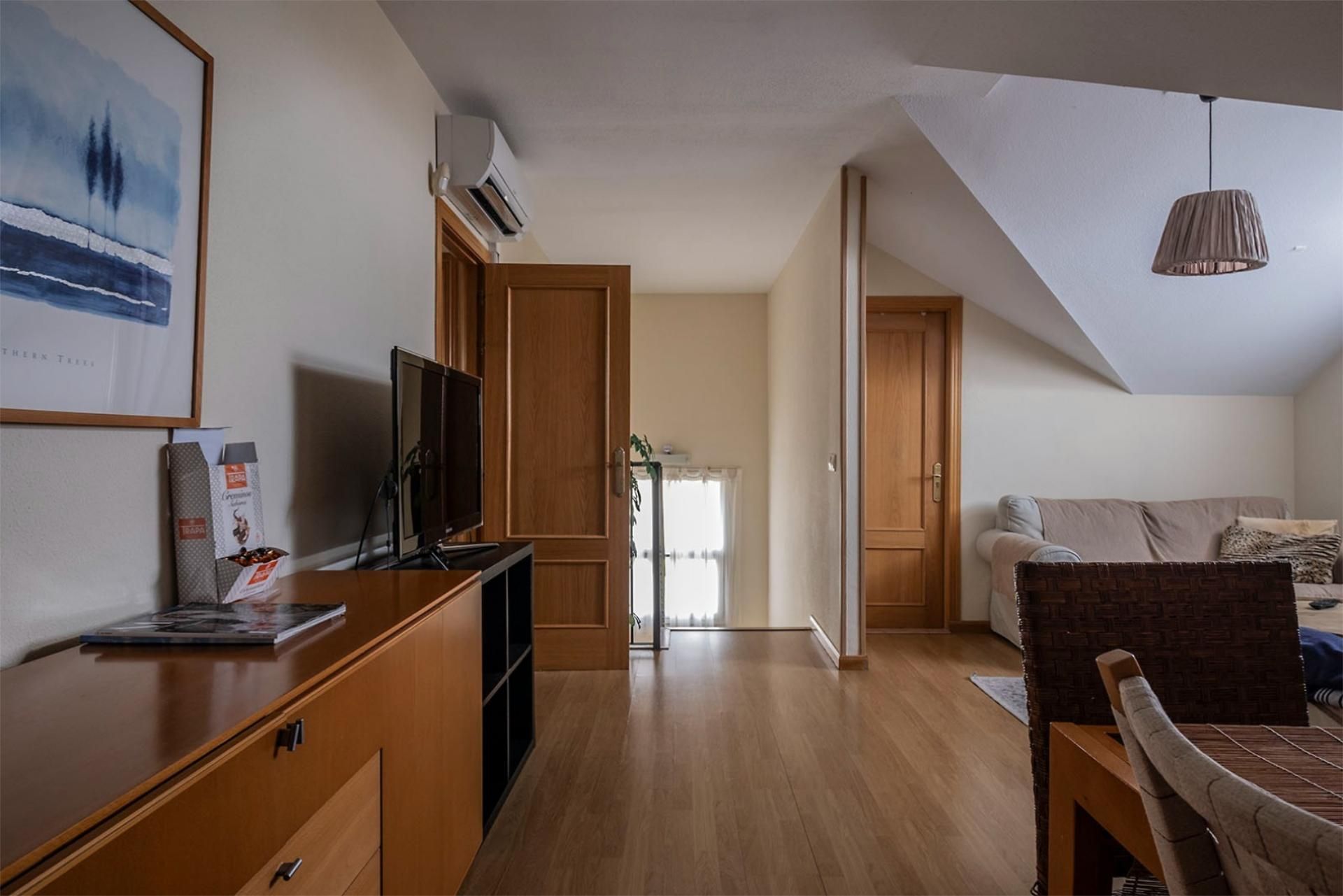 Casa adosada per a compartir a Calle Monte Redondo, 3, Alpedrete Dormitori de Casa adosada per a compartir en Alpedrete amb Aire condicionat, Calefacció i Parquet