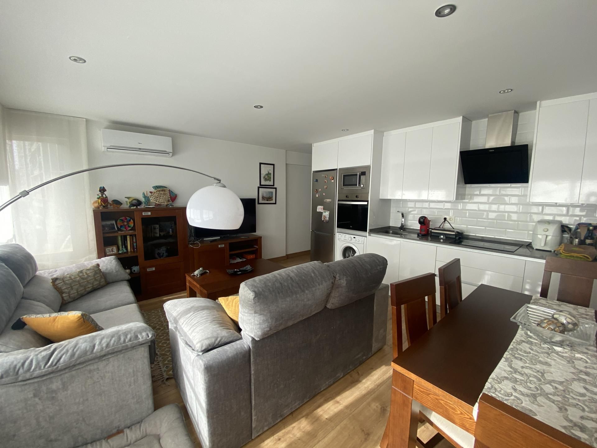 Living room of Flat for sale in  Granada Capital  with Air Conditioner and Balcony