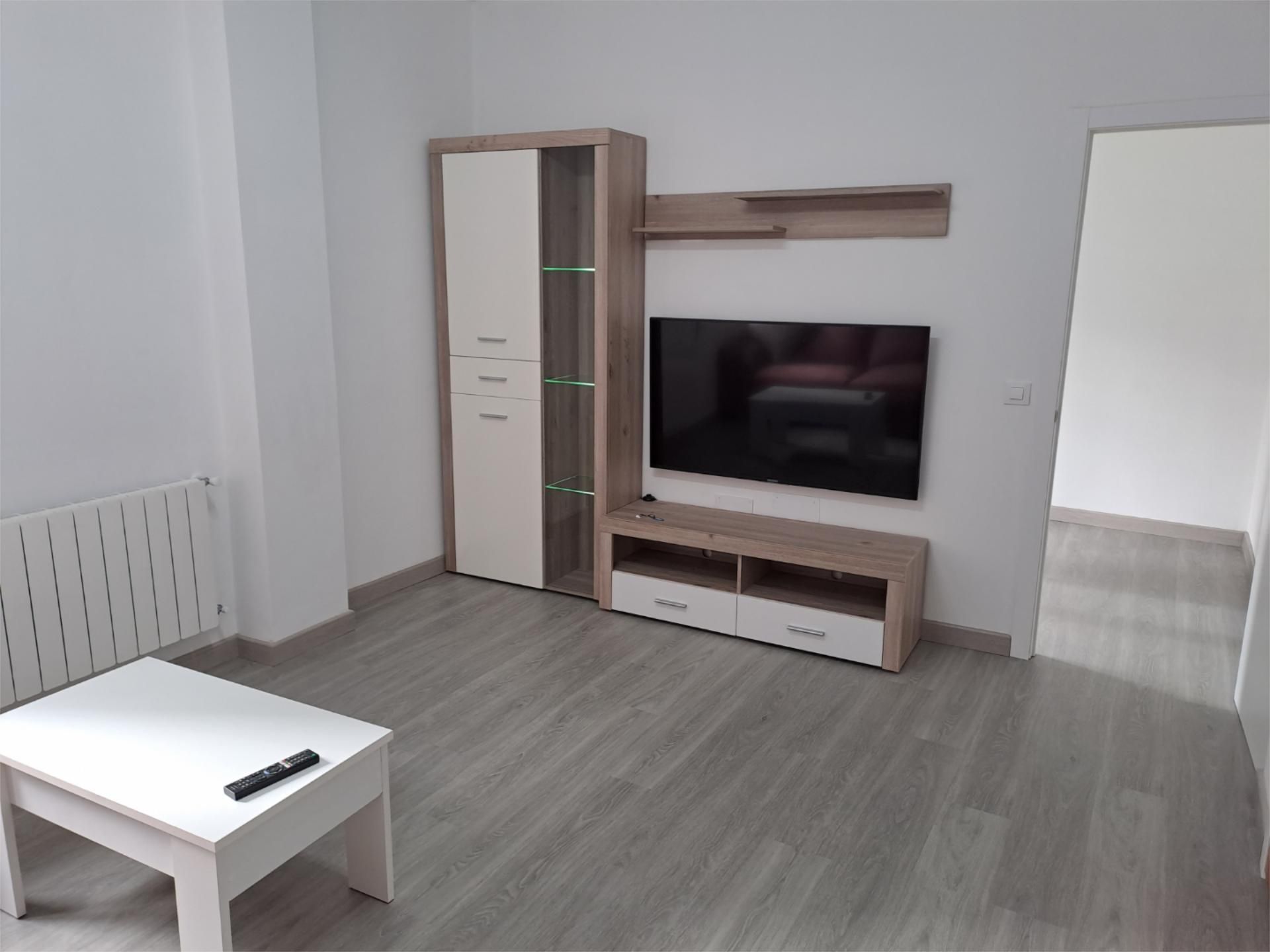 Sala d'estar de Pis de lloguer en Torrelavega  amb Calefacció, Traster i Moblat