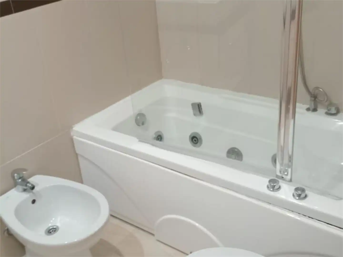 Flat for sale in Carrer Amplaries, 47, Cala Blanca Bathroom of Flat for sale in Oropesa del Mar / Orpesa with Air Conditioner, Terrace and Swimming Pool