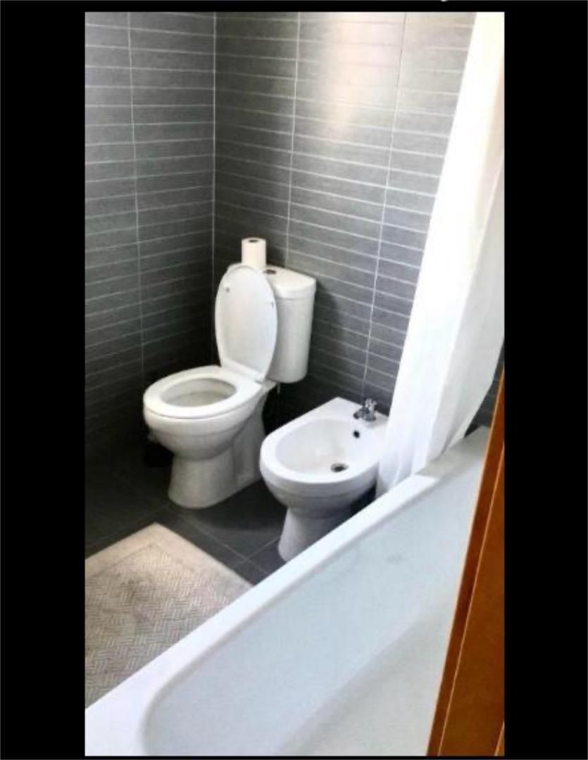 Apartament de lloguer a Calle de Beniarjó, 17, Oliva Playa Bany de Apartament de lloguer en Oliva amb Terrassa, Piscina i Moblat