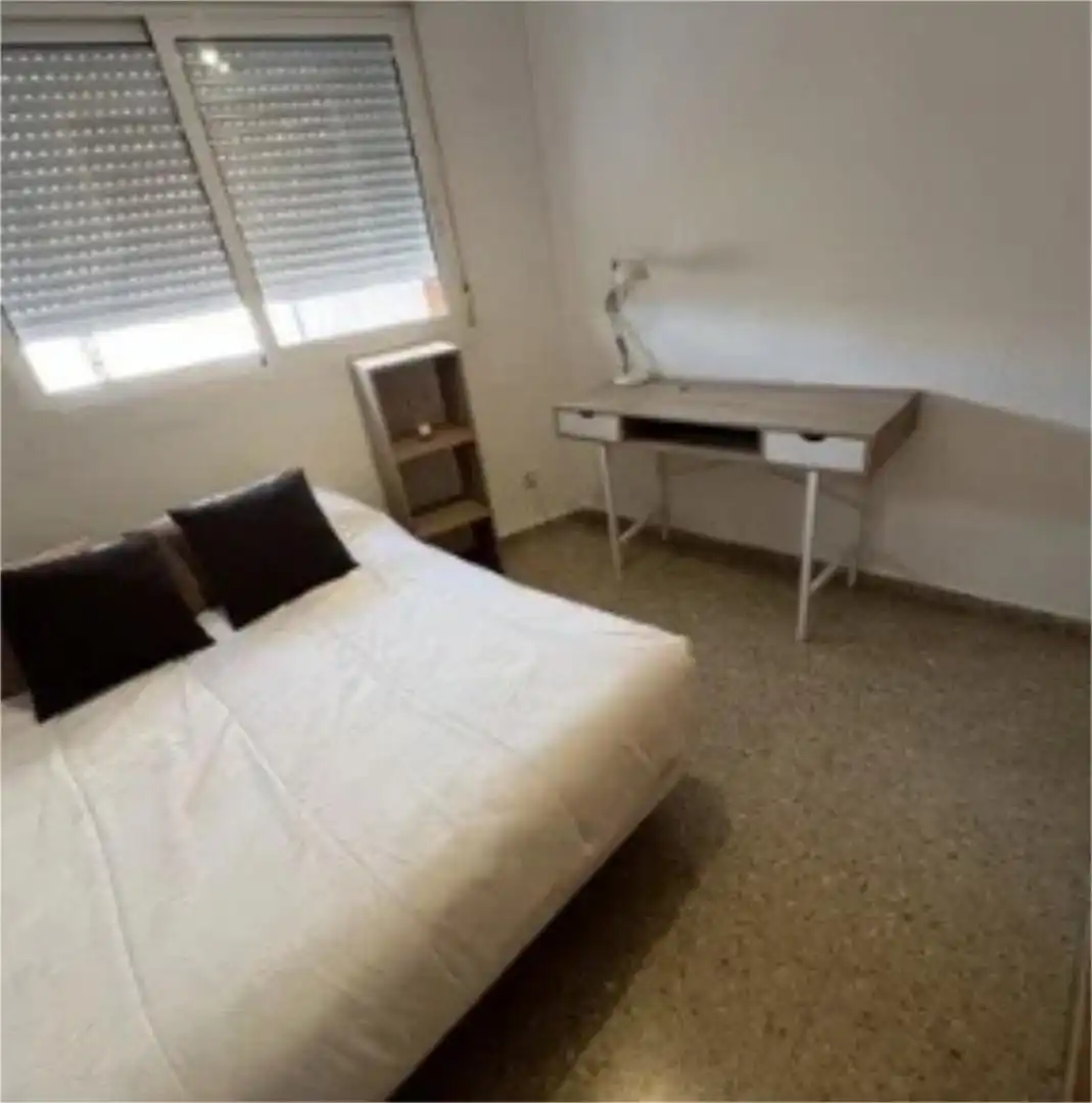 Bedroom of Flat for share in Mislata  with Furnished, Balcony and Video intercom