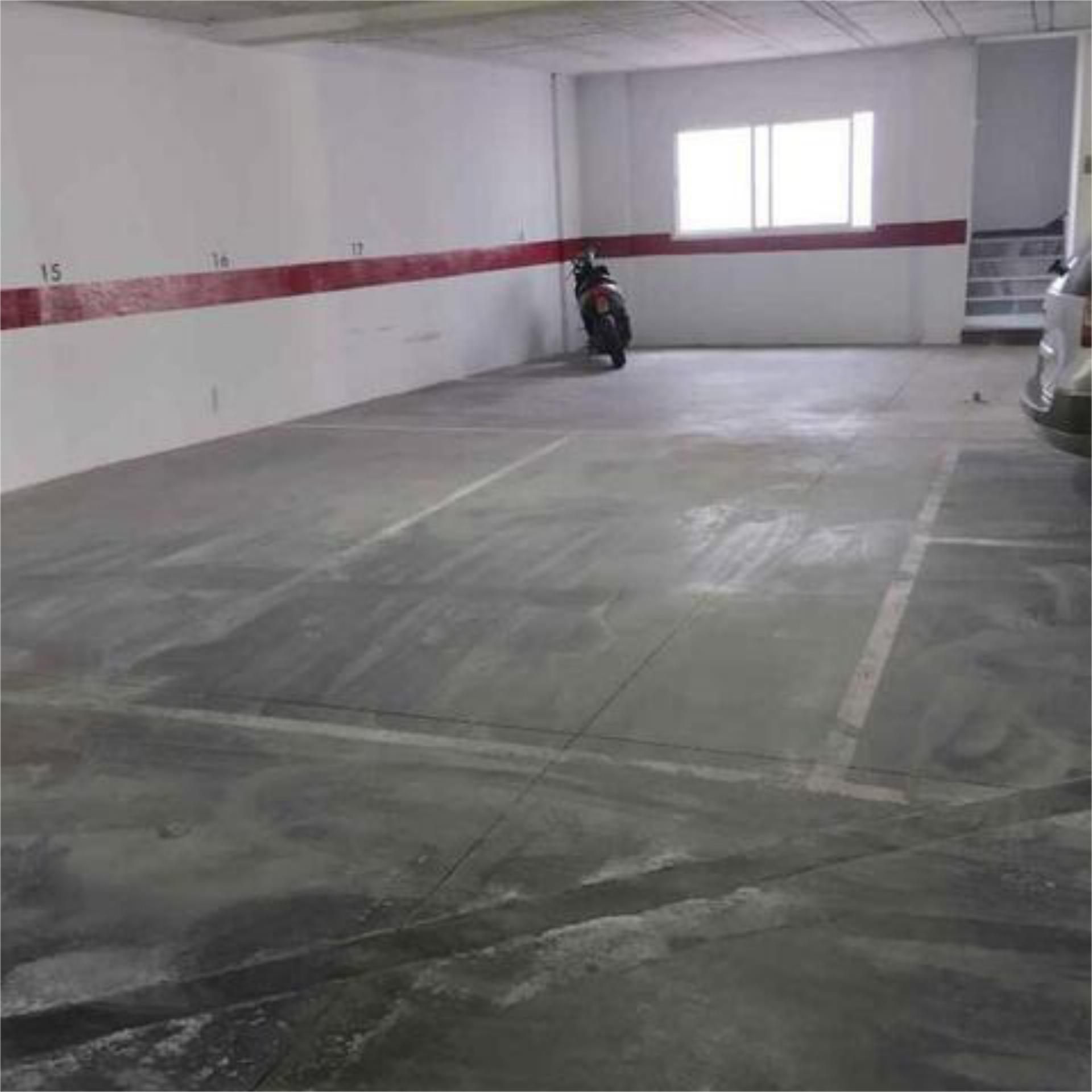 Parkplatz von Garage miete in Olvera