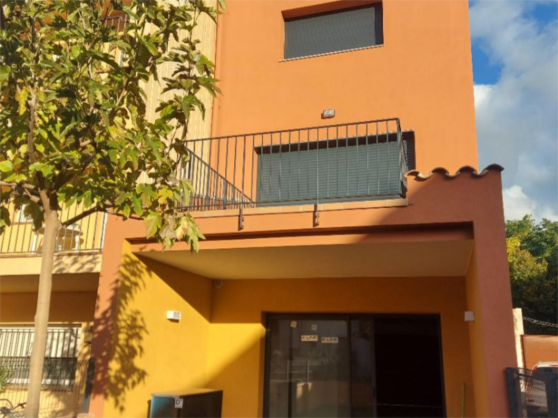 Casa adosada en venda a Avinguda Prat de la Riba, 72, La Bisbal d'Empordà Terrassa de Casa adosada en venda en La Bisbal d'Empordà amb Aire condicionat, Terrassa i Balcó