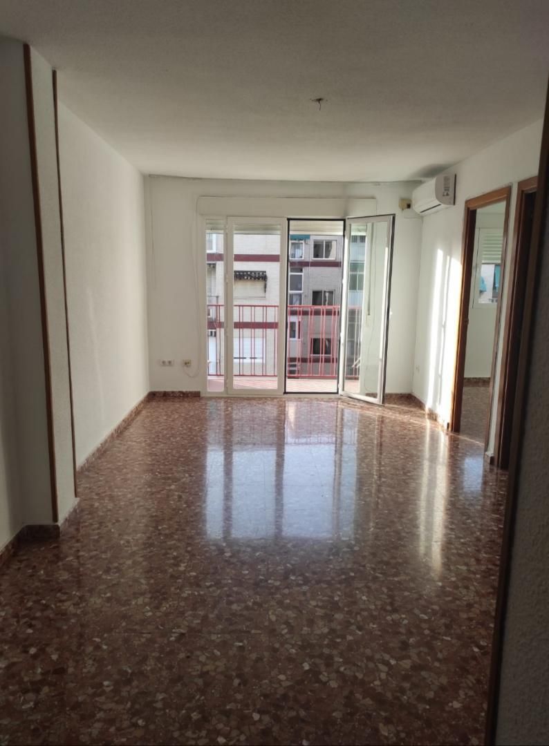 Piso de alquiler en Avenida de Cervantes, 12, Cervantes Piso de alquiler en Granada Capital con Aire acondicionado, Horno y Balcón