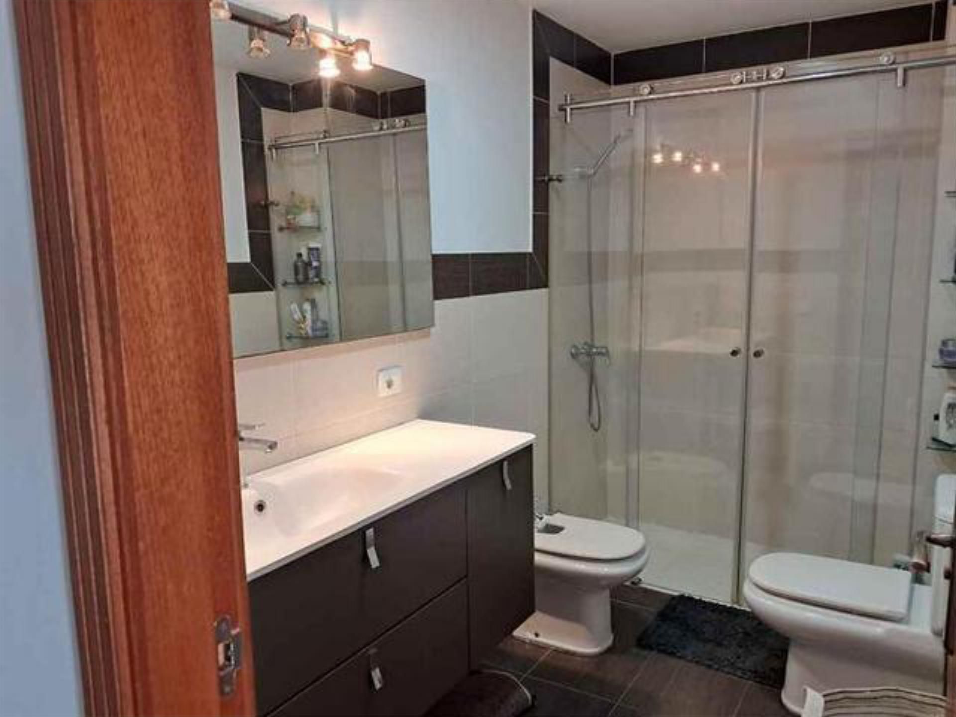 Bany de Apartament en venda en El Rosario amb Terrassa i Moblat