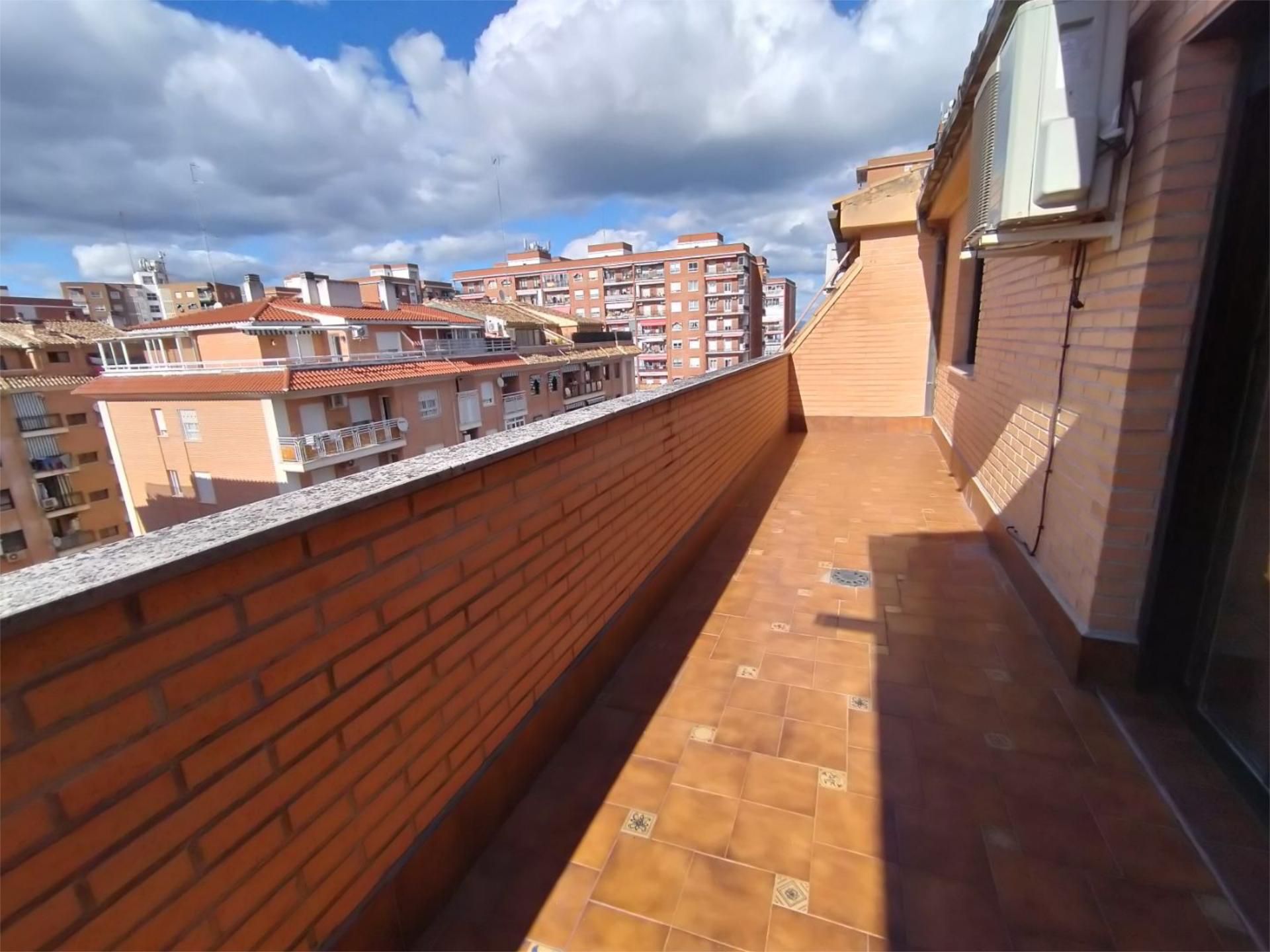 Terrassa de Pis en venda en Talavera de la Reina amb Aire condicionat, Calefacció i Parquet