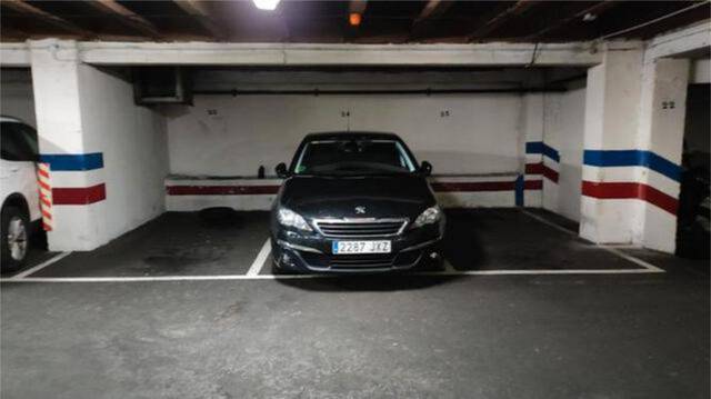 Garaje en Alquiler en Salesas - Foncalada - Campoamor